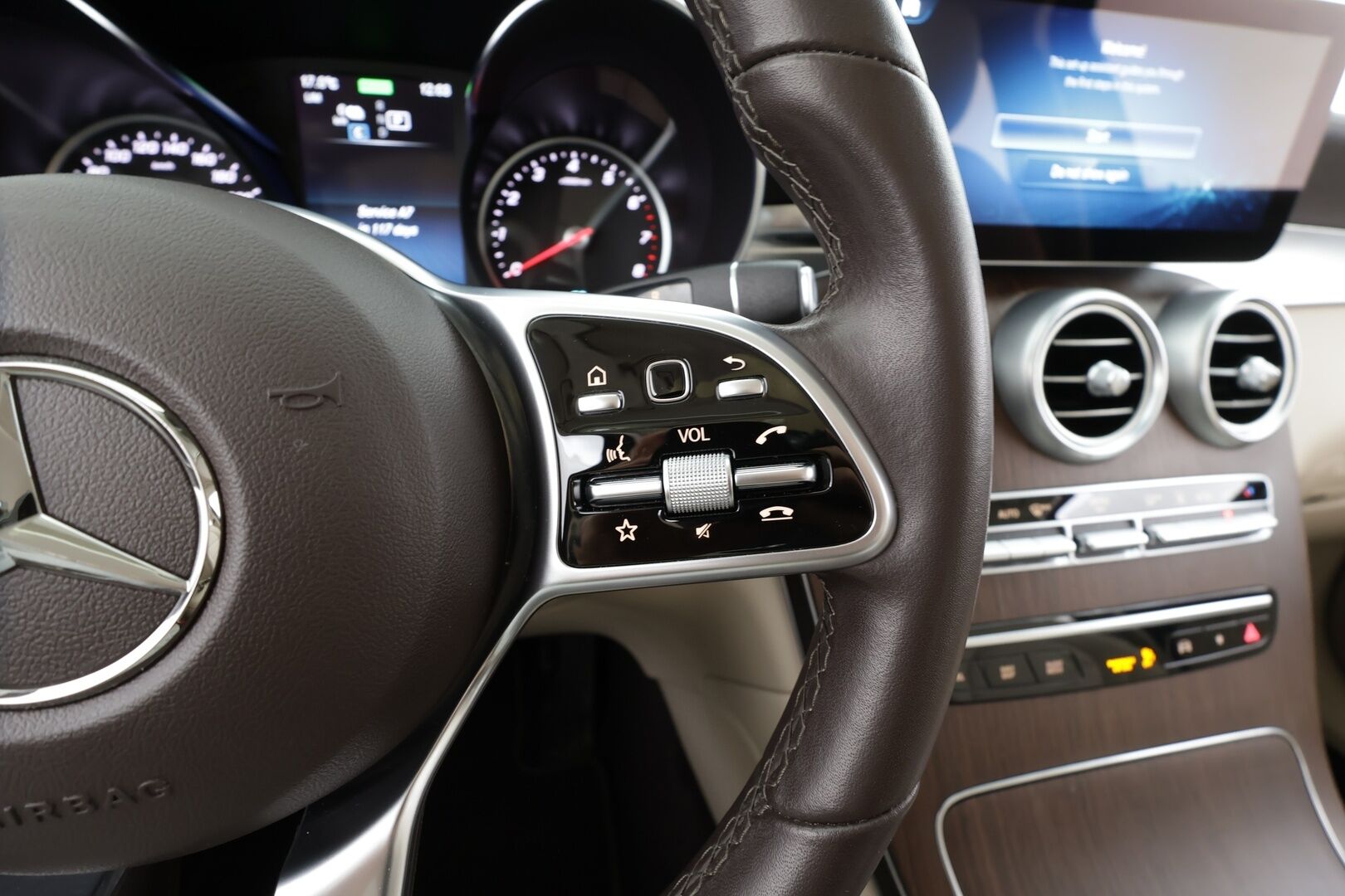 Mercedes-Benz GLC 2021 300 e 4Matic Coupe * Distronic+ / LED-High Performance / P.kamera / Sporttinahat / Navi / Kaistavahti / Katveavustin * - 1-om Suomi-auto / SoH 91,8% / Kahdet OEM vanteet