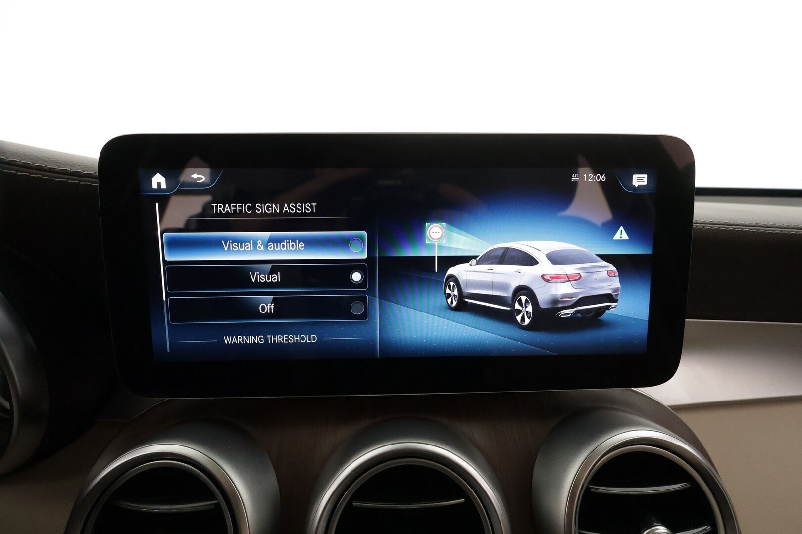 Mercedes-Benz GLC 2021 300 e 4Matic Coupe * Distronic+ / LED-High Performance / P.kamera / Sporttinahat / Navi / Kaistavahti / Katveavustin * - 1-om Suomi-auto / SoH 91,8% / Kahdet OEM vanteet