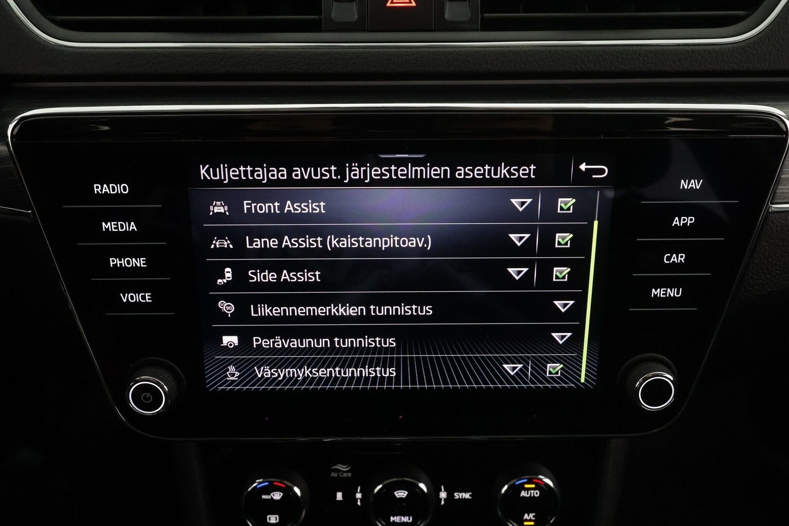 Skoda Superb 2021 Combi 1,5 TSI ACT Style DSG *ACC / Matrix LED / Webasto / Canton / P.Kamera / Keyless * - Suomi-auto / Kahdet renkaat