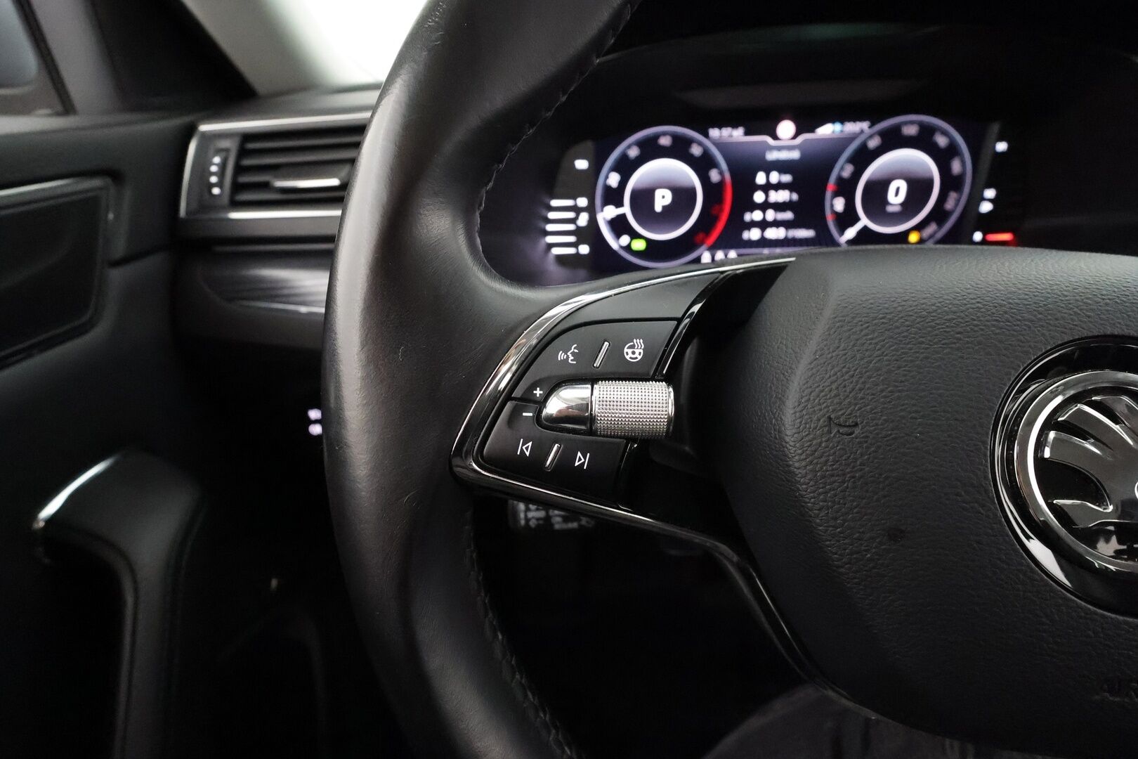 Skoda Superb 2021 Combi 1,5 TSI ACT Style DSG *ACC / Matrix LED / Webasto / Canton / P.Kamera / Keyless * - Suomi-auto / Kahdet renkaat