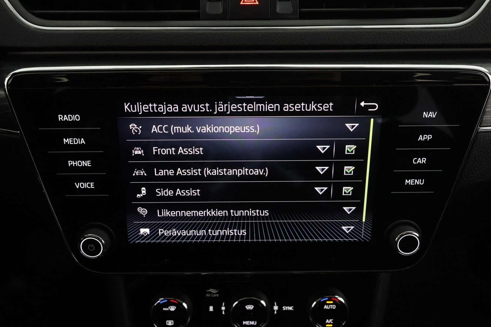 Skoda Superb 2021 Combi 1,5 TSI ACT Style DSG *ACC / Matrix LED / Webasto / Canton / P.Kamera / Keyless * - Suomi-auto / Kahdet renkaat