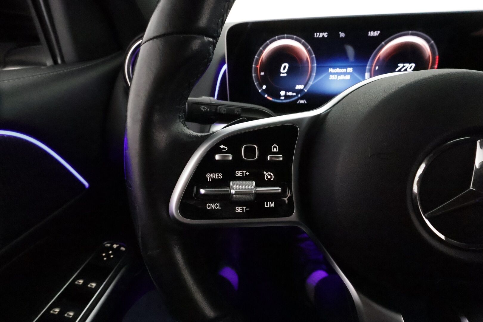 Mercedes-Benz GLB 2020 GLB 200d 4MATIC A Business 7-paik. *Widescreen / Koukku / Sporttipenkit / P.kamera / Apple&Android / Navi*