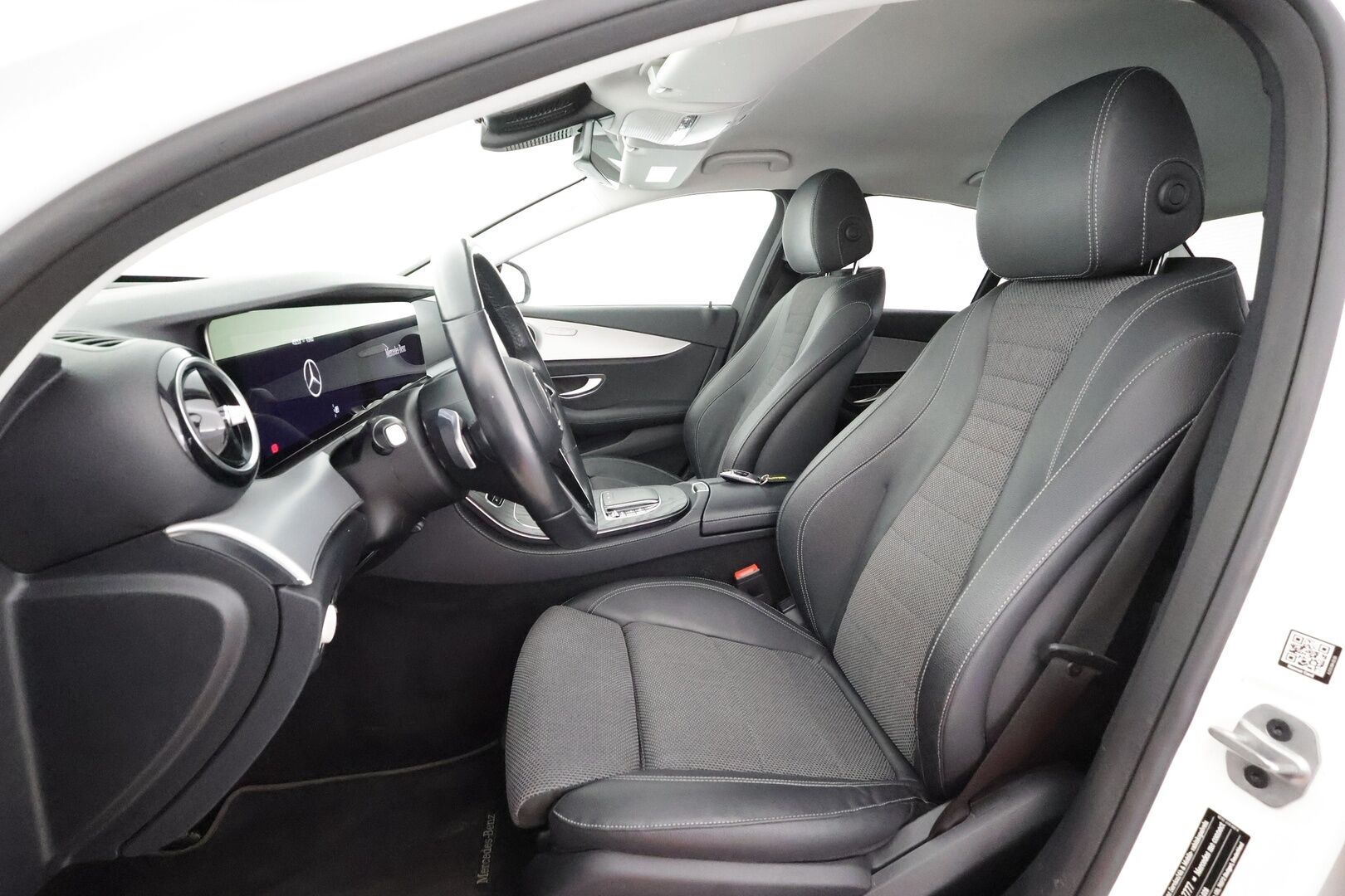 Mercedes-Benz E 2021 220 d A Business Avantgarde * LED / P.kamera / Widescreen / Navi / Katveavustin / Sportpenkit * - Suomi-auto / Kahdet renkaat aluvanteilla - HULLUT AVAJAISHULINAT KORKOTARJOUS 3,29 %