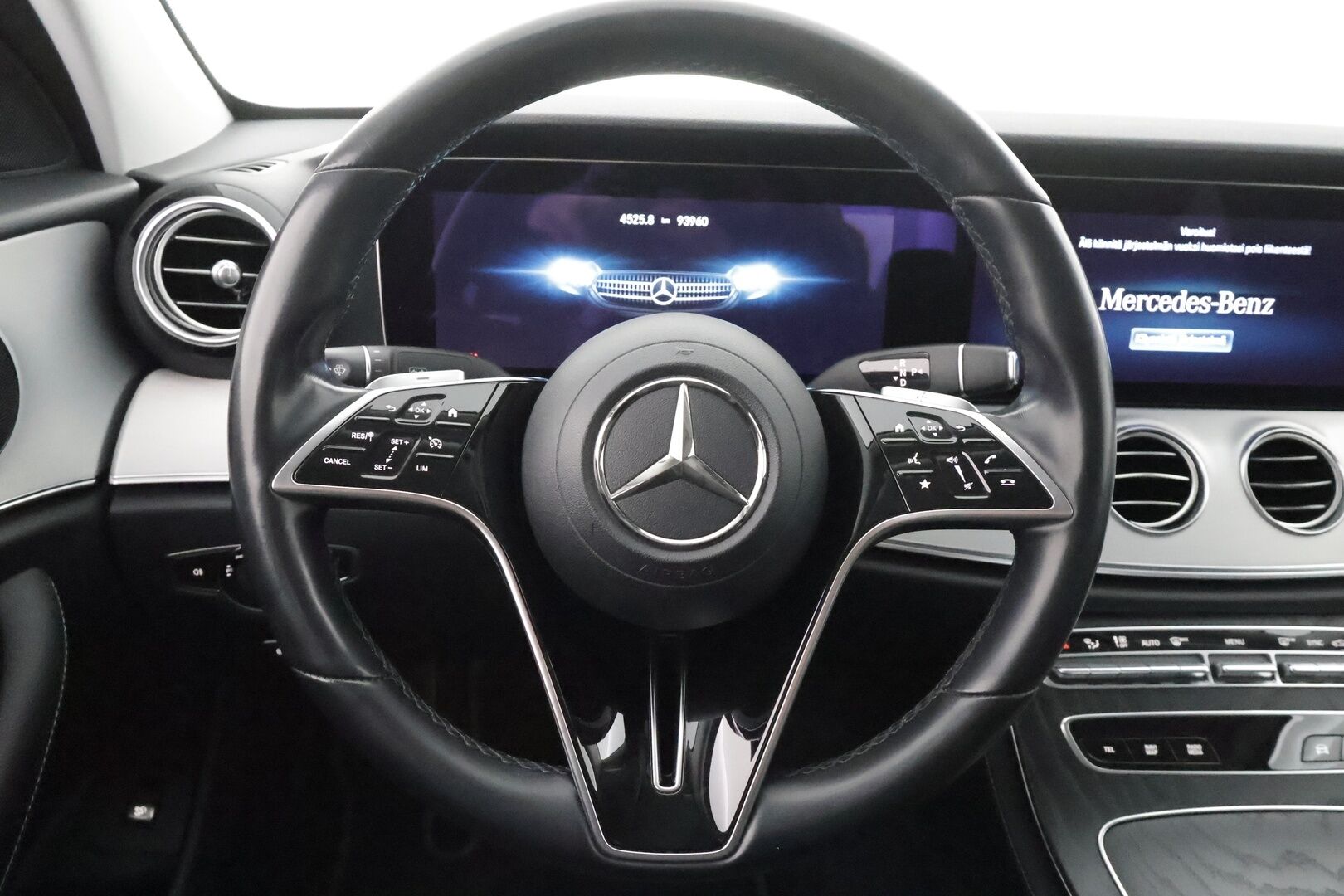 Mercedes-Benz E 2021 220 d A Business Avantgarde * LED / P.kamera / Widescreen / Navi / Katveavustin / Sportpenkit * - Suomi-auto / Kahdet renkaat aluvanteilla - HULLUT AVAJAISHULINAT KORKOTARJOUS 3,29 %