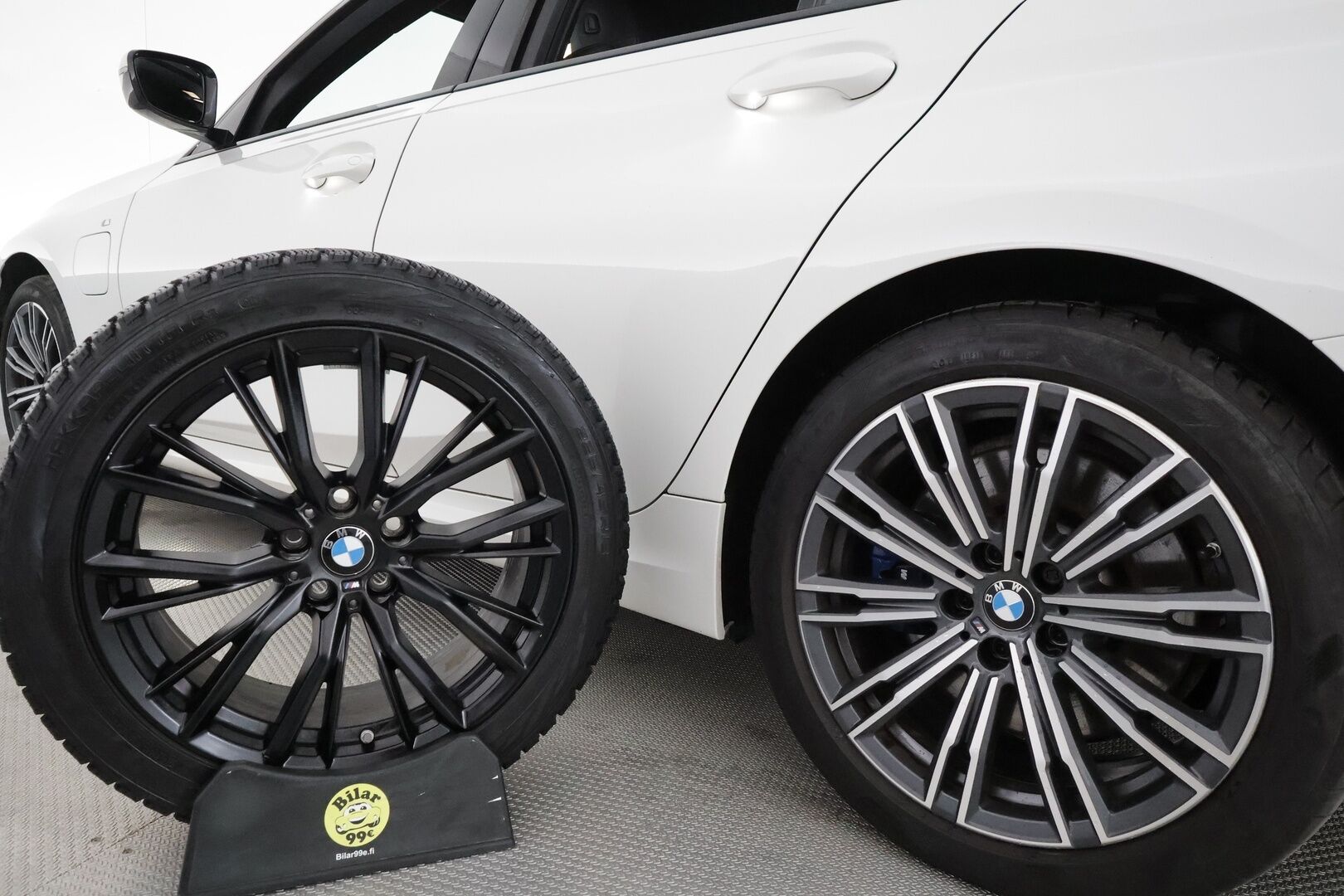 BMW 330 2021 G21 Touring 330e xDrive A Charged Edition M Sport **Adapt.vakkari / Hifit / Muistipenkki / Nahka-Alcantara / LED** - SoH 91.9% / Merkkihuollettu / Erinomainen maalipinta / Kahdet alumiinivanteet * - HULLU BLACKWEEK KORKOTARJOUS 2,49%