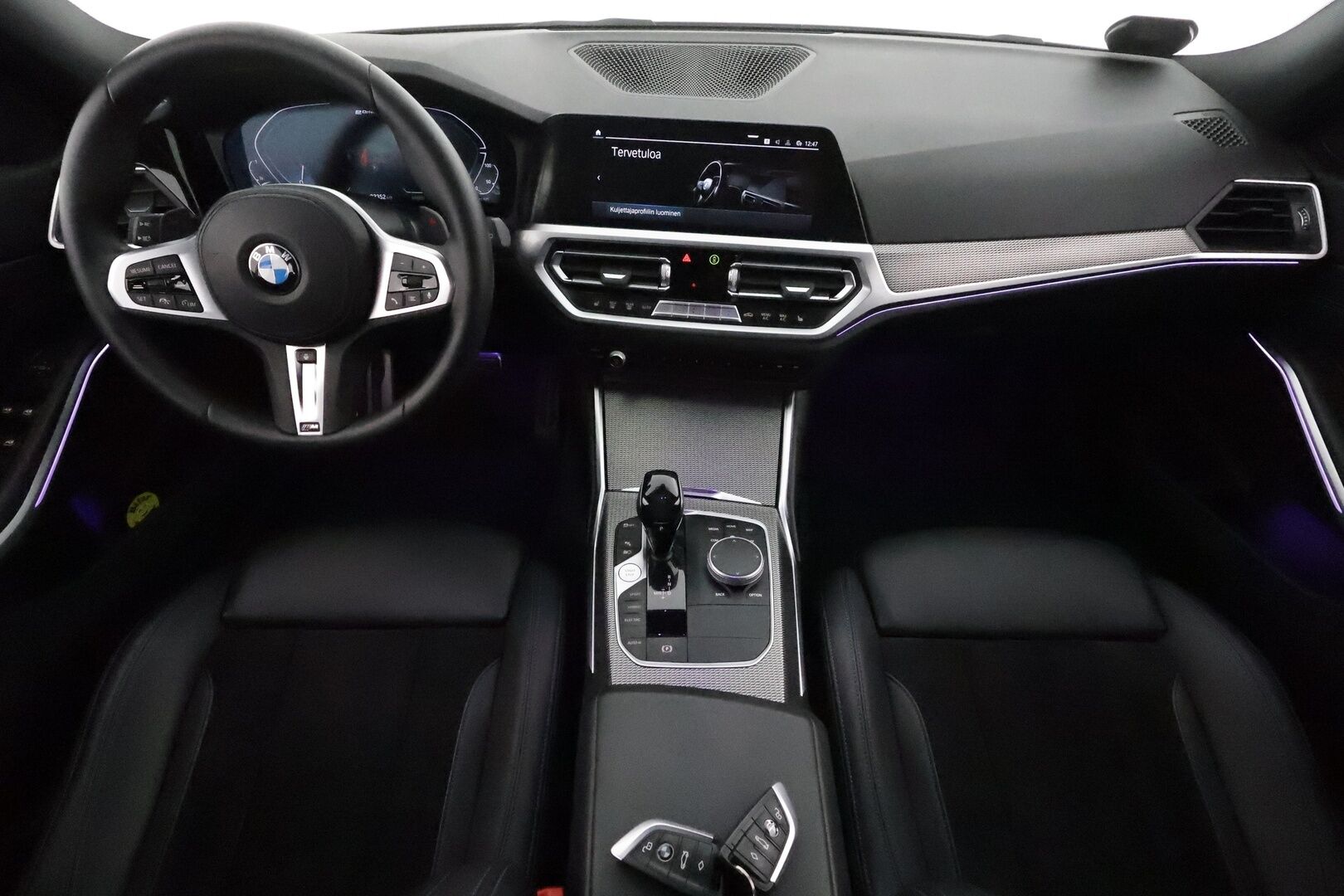 BMW 330 2021 G21 Touring 330e xDrive A Charged Edition M Sport **Adapt.vakkari / Hifit / Muistipenkki / Nahka-Alcantara / LED** - 3,99 % KORKOTARJOUS TÄHÄN AUTOON 31.8. ASTI! - Suomi-auto / Kahdet renkaat aluvanteilla / Merkkihuollettu / Comfort Access / Navi / Sporttipenkit / Sähköpenkit