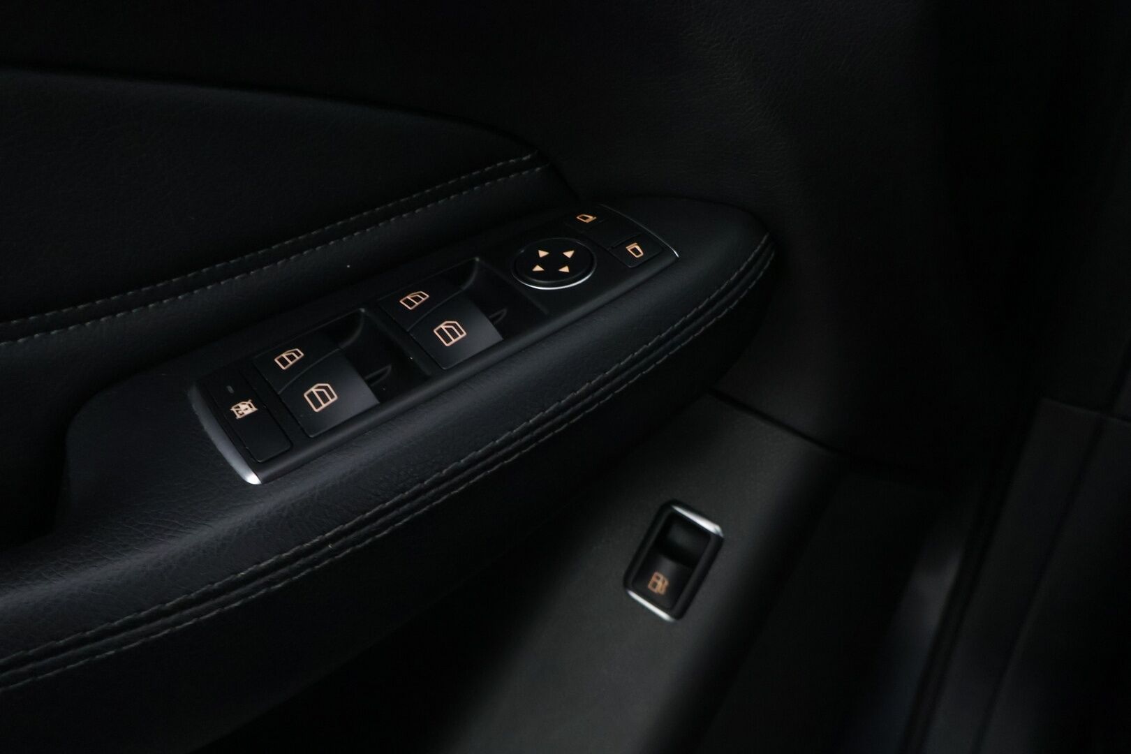 Mercedes-Benz GLE 2016 500 e 4MATIC *Vakionopeudensäädin / ILS - LED ajovalot / Sähk.säätöiset etuistuimet / Koukku / SOH 70.4%* - *2x Renkaat & Vanteet / Puolinahkasisusta / Musta sisäkatto / 2x Kaapelit* - HULLUT BLACKWEEK JATKOT - KORKOTARJOUS 2,49%