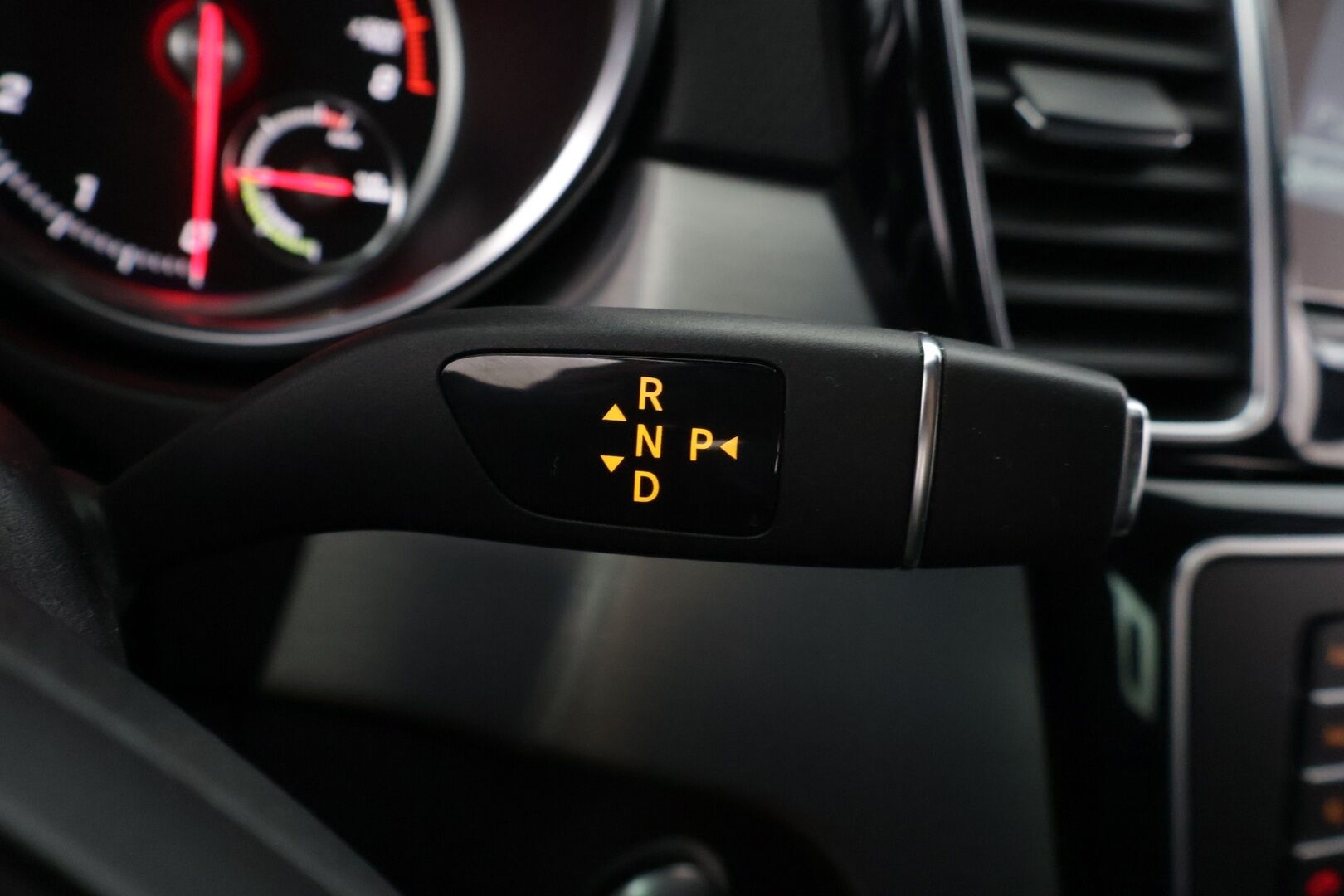 Mercedes-Benz GLE 2016 500 e 4MATIC *Vakionopeudensäädin / ILS - LED ajovalot / Sähk.säätöiset etuistuimet / Koukku - *2x Renkaat & Vanteet / Puolinahkasisusta / Musta sisäkatto / 2x Kaapelit*