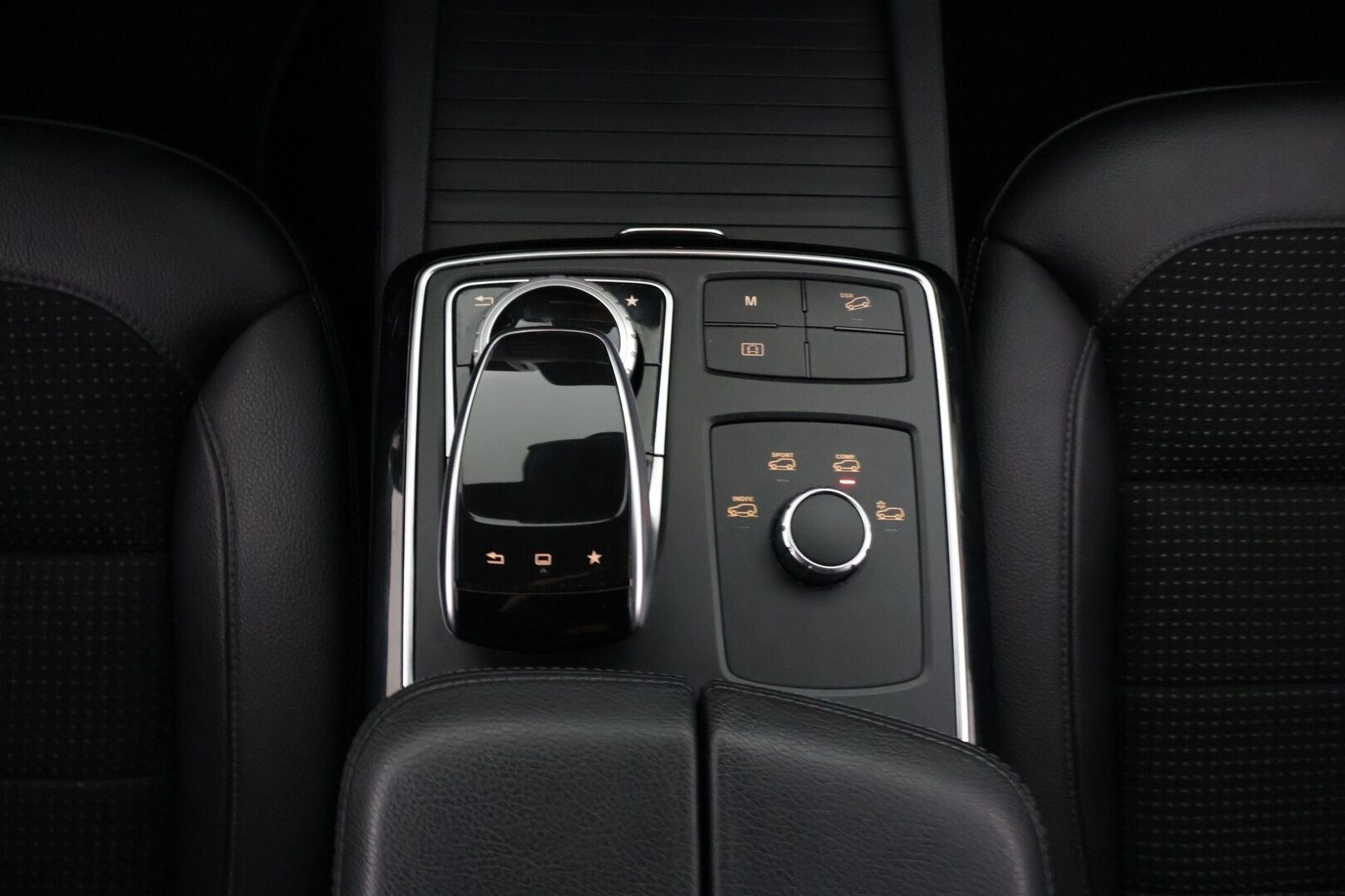 Mercedes-Benz GLE 2016 500 e 4MATIC *Vakionopeudensäädin / ILS - LED ajovalot / Sähk.säätöiset etuistuimet / Koukku / SOH 70.4%* - *2x Renkaat & Vanteet / Puolinahkasisusta / Musta sisäkatto / 2x Kaapelit* - HULLUT BLACKWEEK JATKOT - KORKOTARJOUS 2,49%