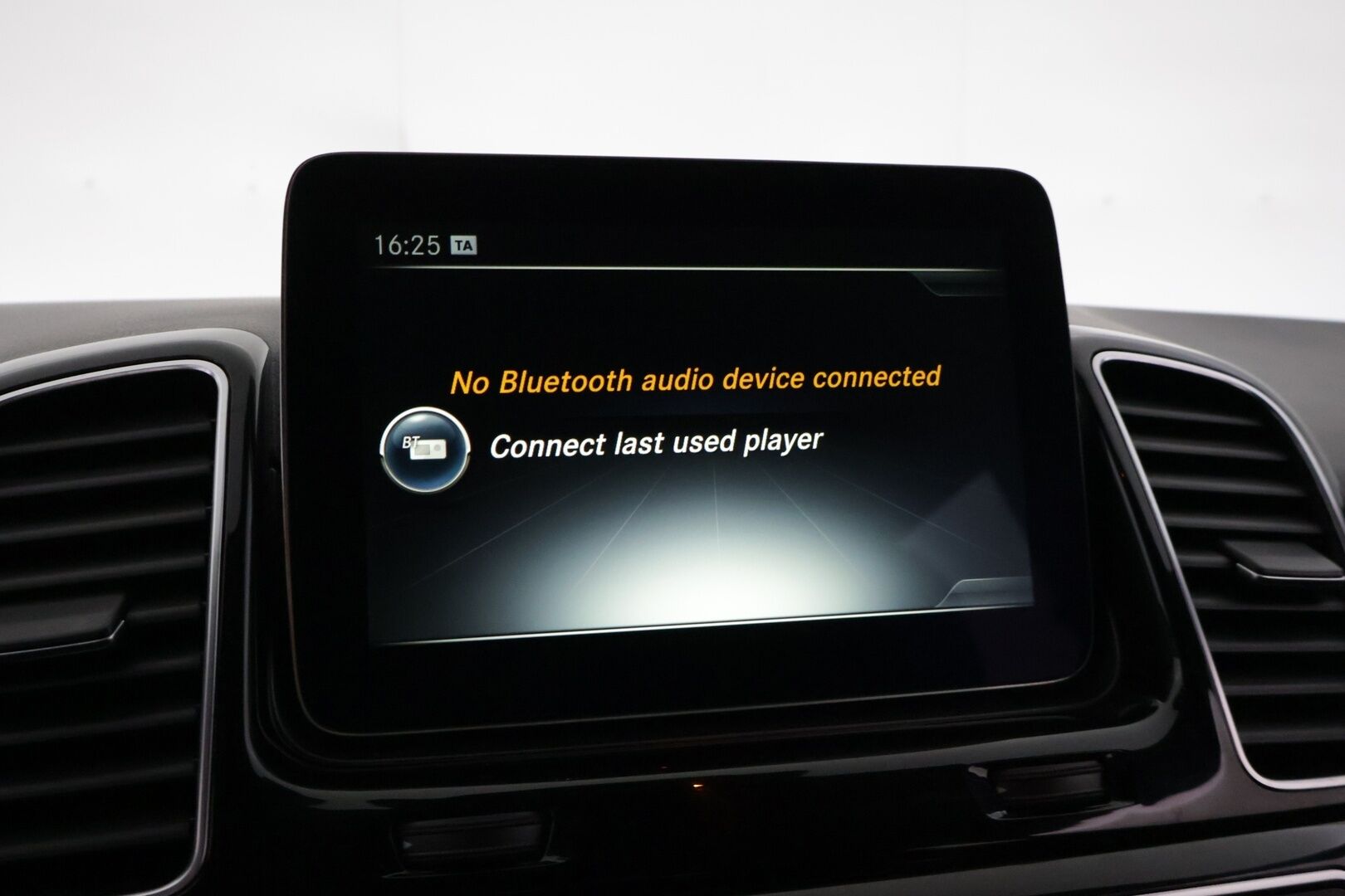 Mercedes-Benz GLE 2016 500 e 4MATIC *Vakionopeudensäädin / ILS - LED ajovalot / Sähk.säätöiset etuistuimet / Koukku / SOH 70.4%* - *2x Renkaat & Vanteet / Puolinahkasisusta / Musta sisäkatto / 2x Kaapelit* - HULLUT BLACKWEEK JATKOT - KORKOTARJOUS 2,49%