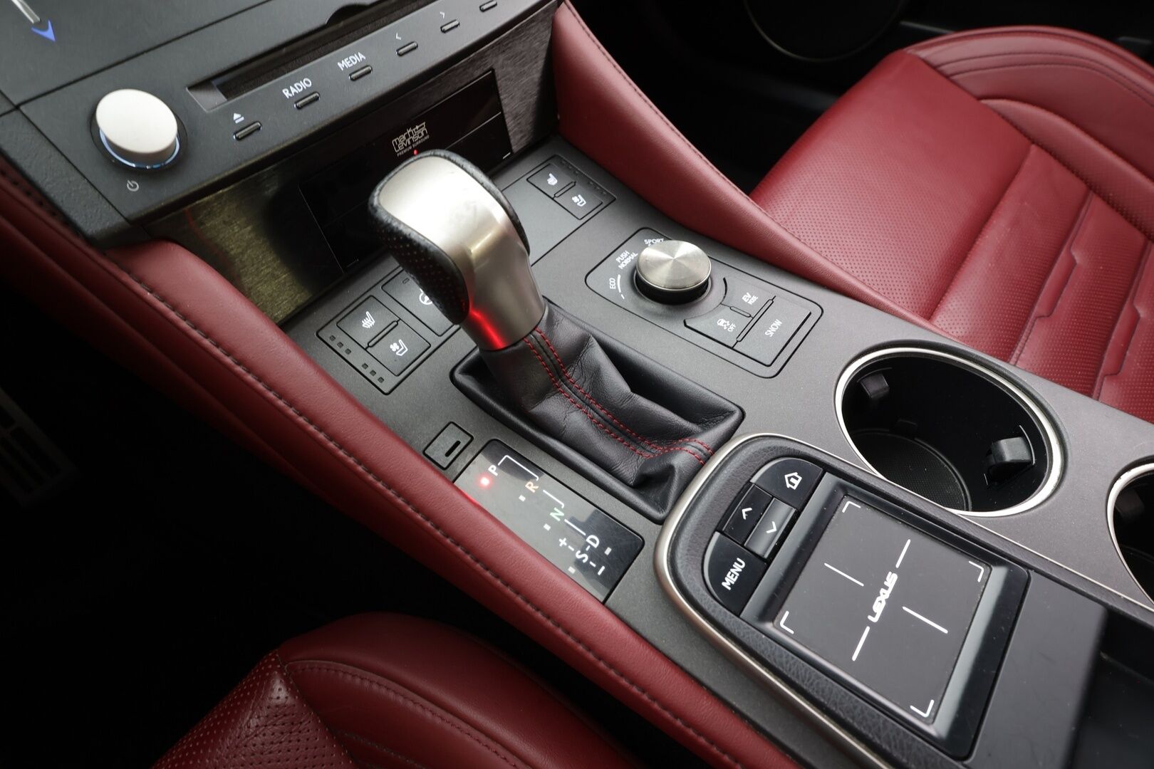 Lexus RC 2016 300h Hybrid A F Sport - | ACC | Mark Levinson | Punaiset ilmastoidut nahat | Kattoluukku | Muistipenkki | LED | P.kamera | Keyless | BSM | 2x renkaat aluin | Huoltokirja |