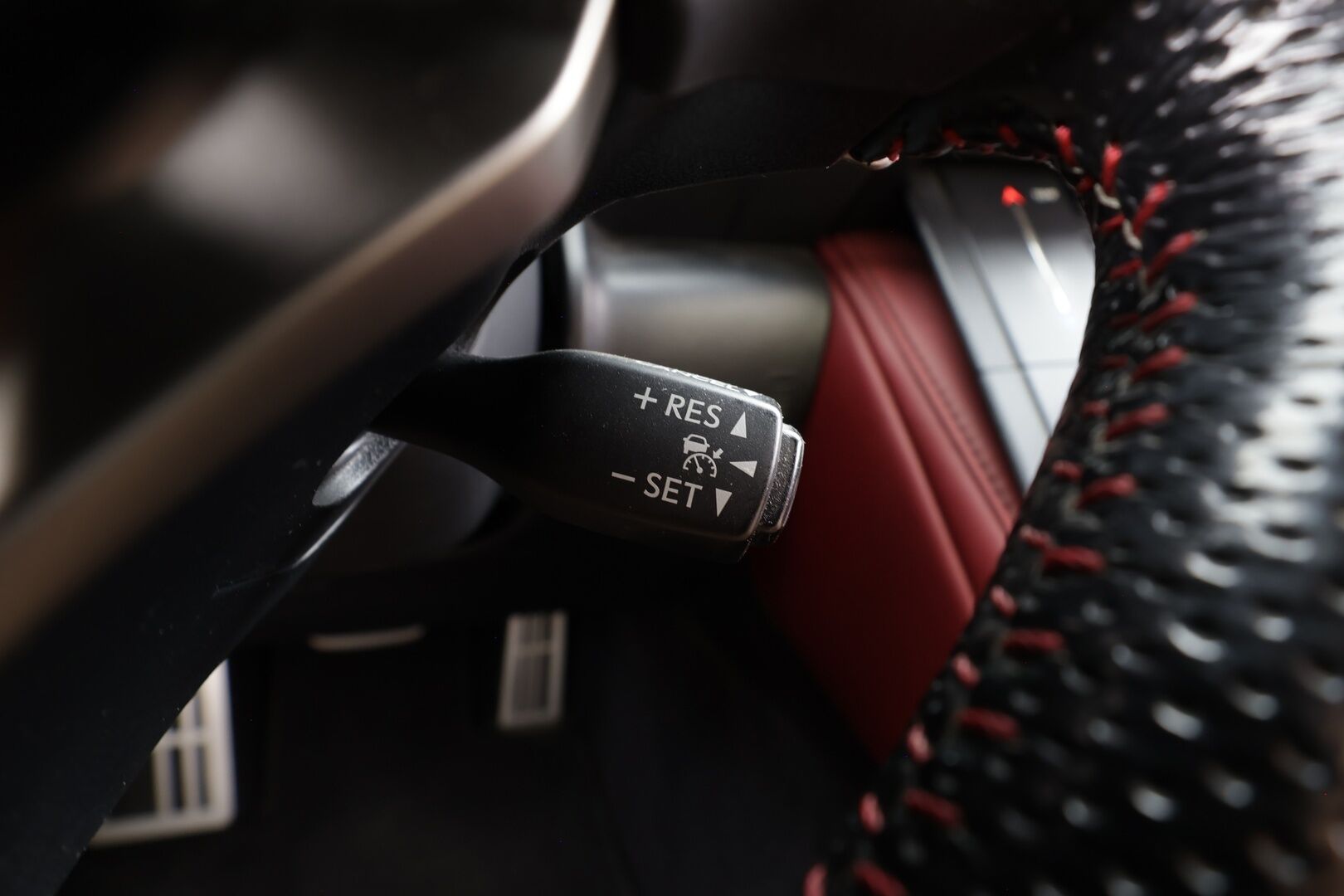 Lexus RC 2016 300h Hybrid A F Sport - | ACC | Mark Levinson | Punaiset ilmastoidut nahat | Kattoluukku | Muistipenkki | LED | P.kamera | Keyless | BSM | 2x renkaat aluin | Huoltokirja |