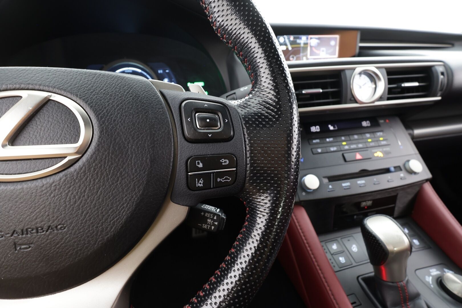 Lexus RC 2016 300h Hybrid A F Sport - | ACC | Mark Levinson | Punaiset ilmastoidut nahat | Kattoluukku | Muistipenkki | LED | P.kamera | Keyless | BSM | 2x renkaat aluin | Huoltokirja |