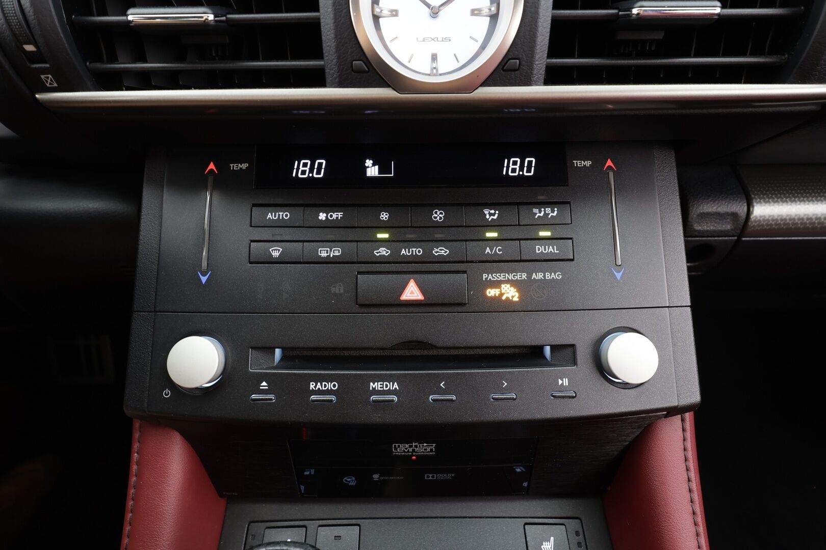 Lexus RC 2016 300h Hybrid A F Sport - | ACC | Mark Levinson | Punaiset ilmastoidut nahat | Kattoluukku | Muistipenkki | LED | P.kamera | Keyless | BSM | 2x renkaat aluin | Huoltokirja |