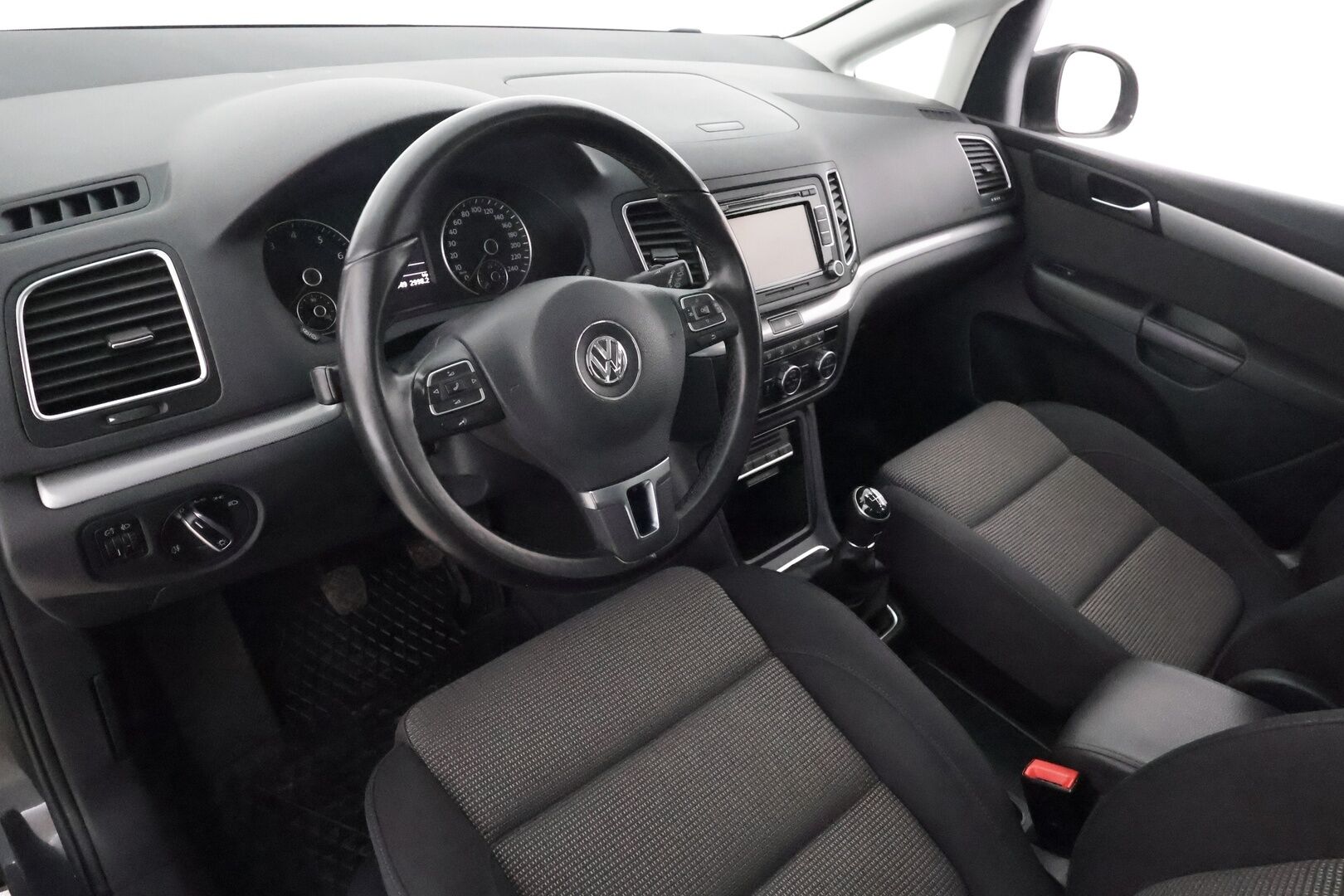 Volkswagen Sharan 2014 Comfortline 1,4 TSI 110 kW (150 hv) BlueMotion Technology - 7-paikkainen / Vakkari / P. tutkat / Bluetooth / Aut. ilmastointi / 2x Renkaat*