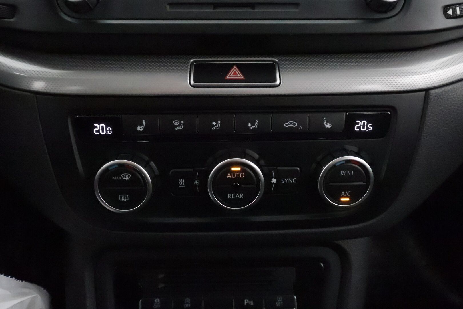 Volkswagen Sharan 2014 Comfortline 1,4 TSI 110 kW (150 hv) BlueMotion Technology - 7-paikkainen / Vakkari / P. tutkat / Bluetooth / Aut. ilmastointi / 2x Renkaat*