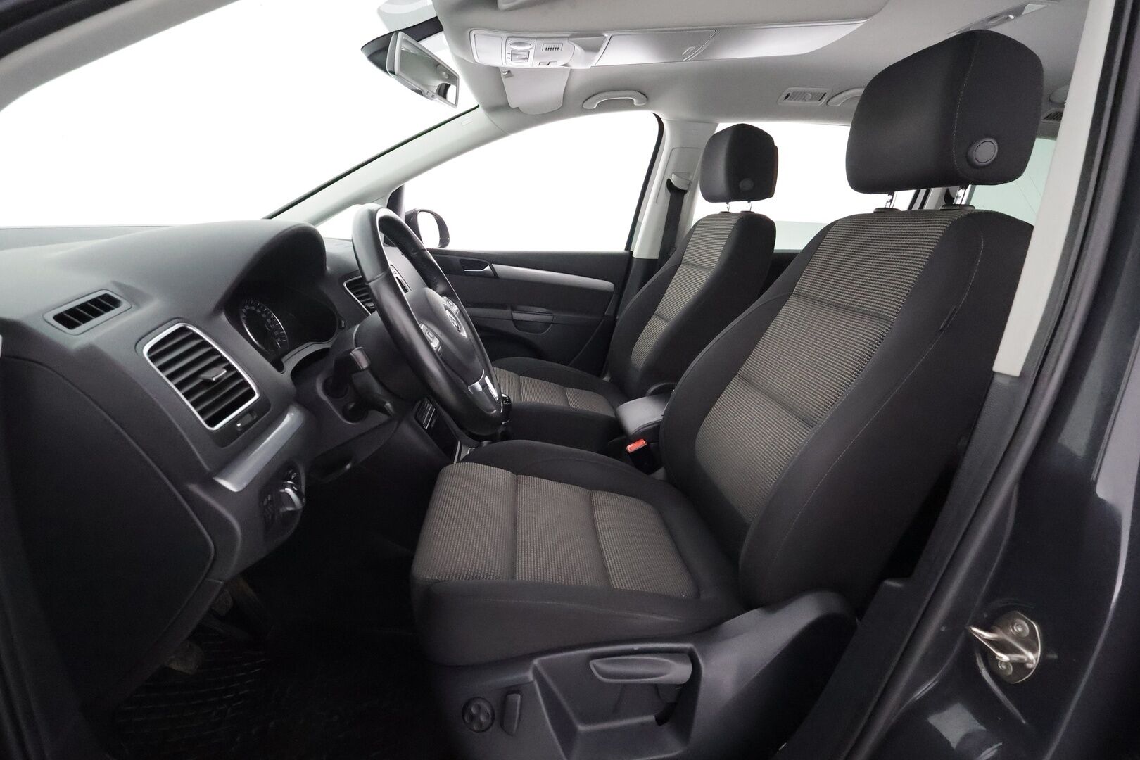 Volkswagen Sharan 2014 Comfortline 1,4 TSI 110 kW (150 hv) BlueMotion Technology - 7-paikkainen / Vakkari / P. tutkat / Bluetooth / Aut. ilmastointi / 2x Renkaat*