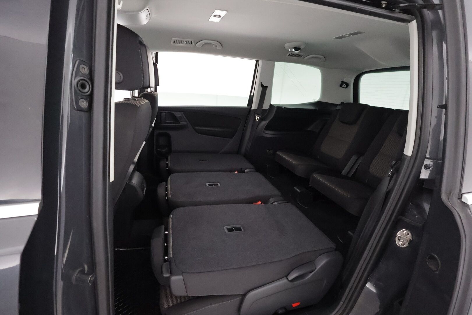 Volkswagen Sharan 2014 Comfortline 1,4 TSI 110 kW (150 hv) BlueMotion Technology - 7-paikkainen / Vakkari / P. tutkat / Bluetooth / Aut. ilmastointi / 2x Renkaat*