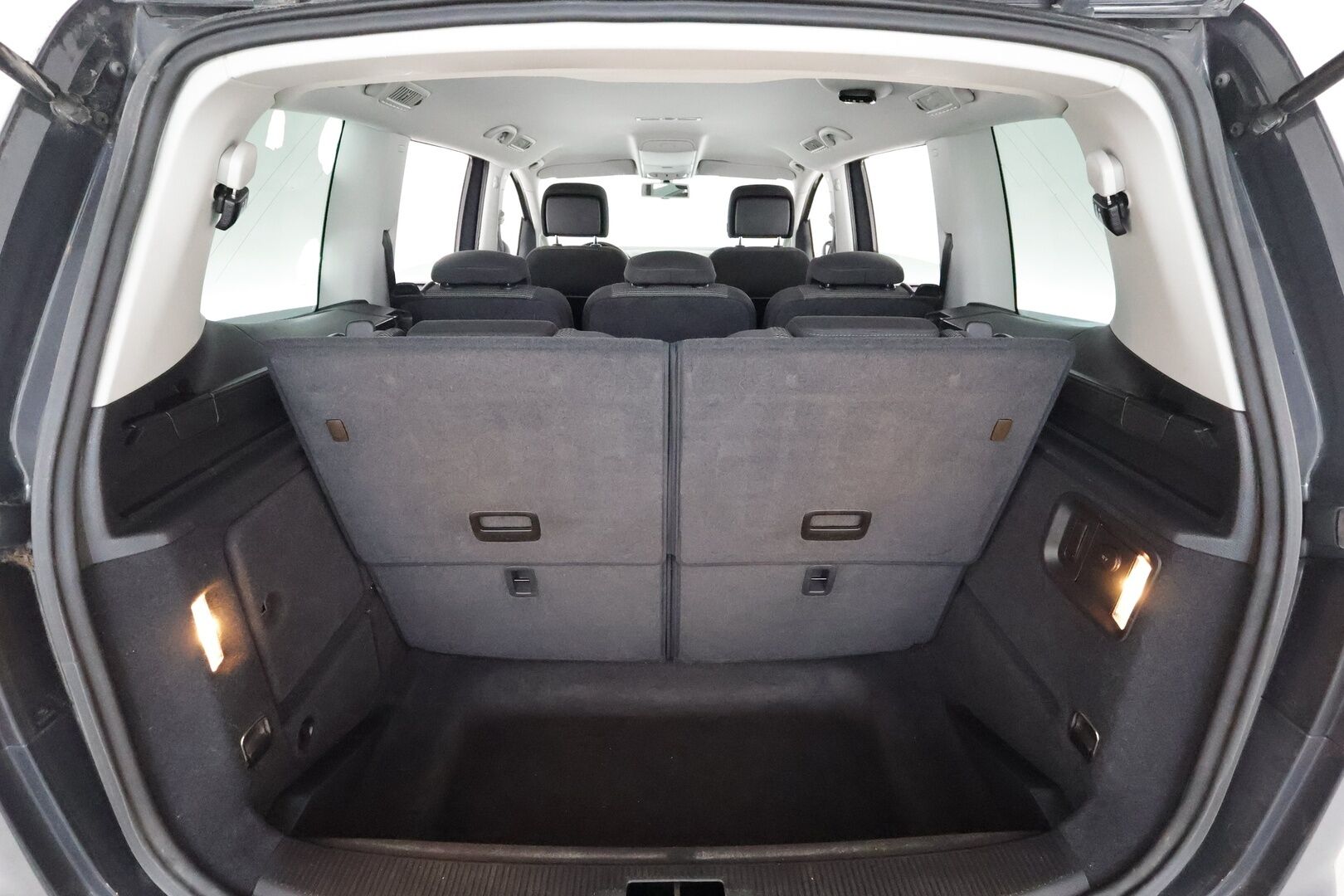 Volkswagen Sharan 2014 Comfortline 1,4 TSI 110 kW (150 hv) BlueMotion Technology - 7-paikkainen / Vakkari / P. tutkat / Bluetooth / Aut. ilmastointi / 2x Renkaat*
