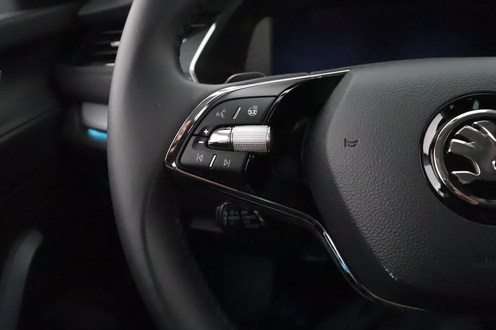 Skoda Octavia 2021 Combi 1,4 TSI PHEV Style iV DSG Autom. **1.Om Suomi-auto / Webasto / Matrix-LED / Adapt.Vakkari / P. Kamera** - Akku kuntotarkastettu / Digimittaristo / Kaistavahti / Navi / KeylessGO / 2x Renkaat