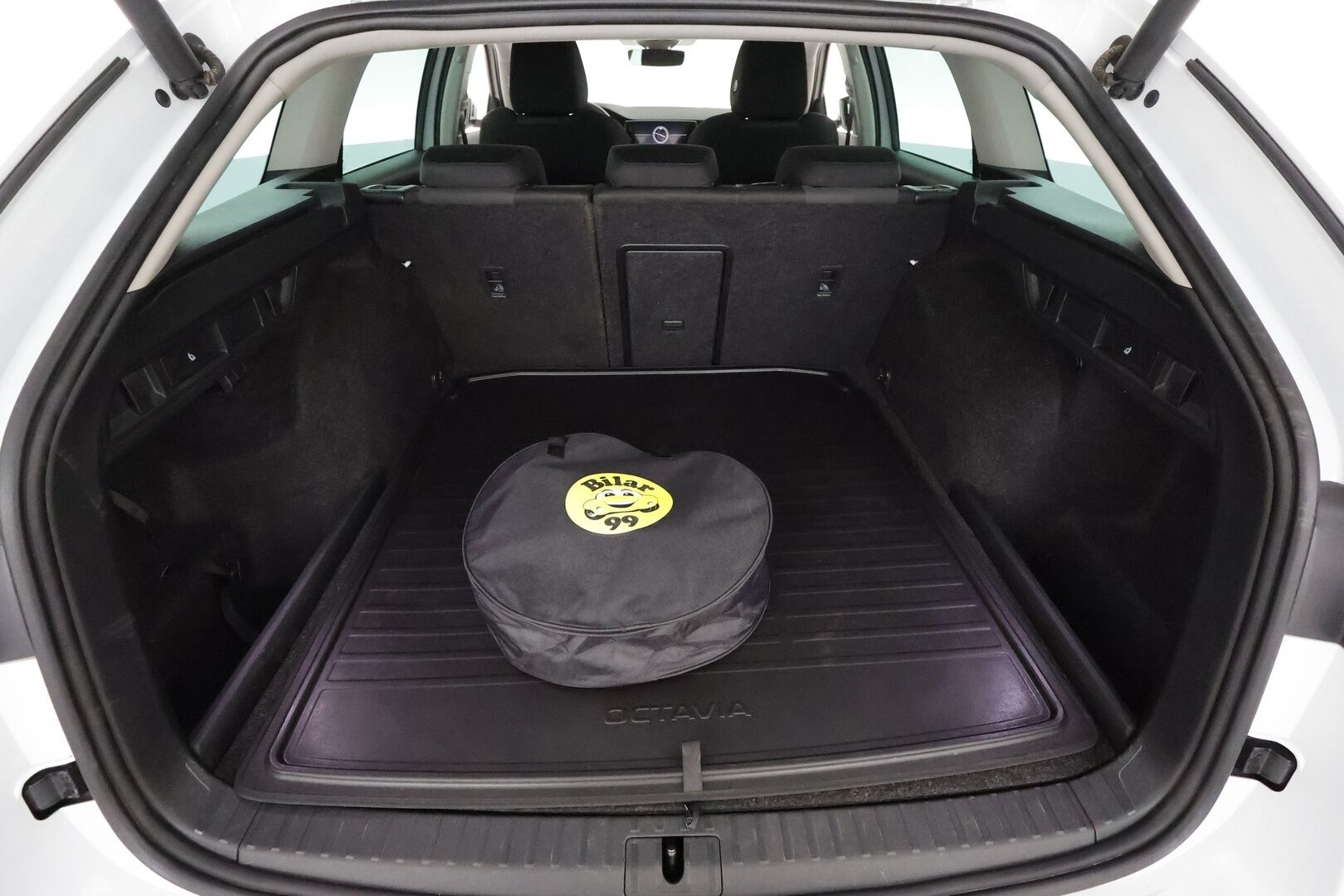 Skoda Octavia 2021 Combi 1,4 TSI PHEV Style iV DSG Autom. **1.Om Suomi-auto / Webasto / Matrix-LED / Adapt.Vakkari / P. Kamera** - Akku kuntotarkastettu / Digimittaristo / Kaistavahti / Navi / KeylessGO / 2x Renkaat