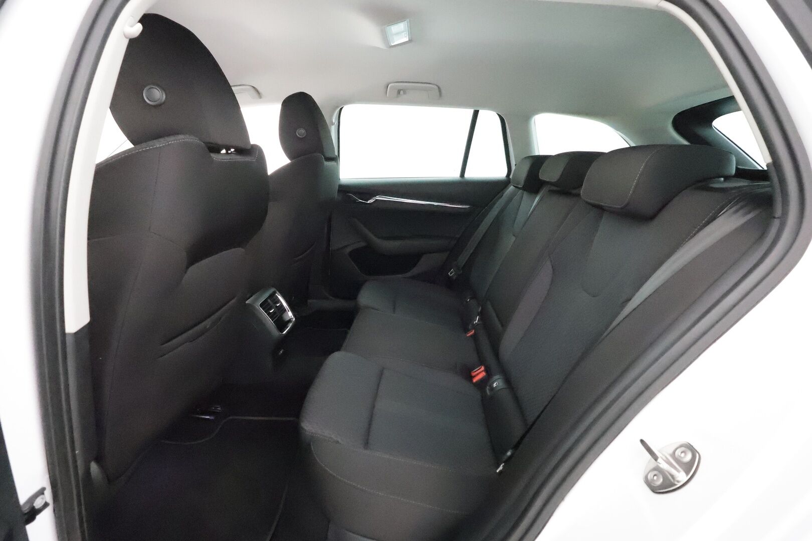 Skoda Octavia 2021 Combi 1,4 TSI PHEV Style iV DSG Autom. **1.Om Suomi-auto / Webasto / Matrix-LED / Adapt.Vakkari / P. Kamera** - Akku kuntotarkastettu / Digimittaristo / Kaistavahti / Navi / KeylessGO / 2x Renkaat