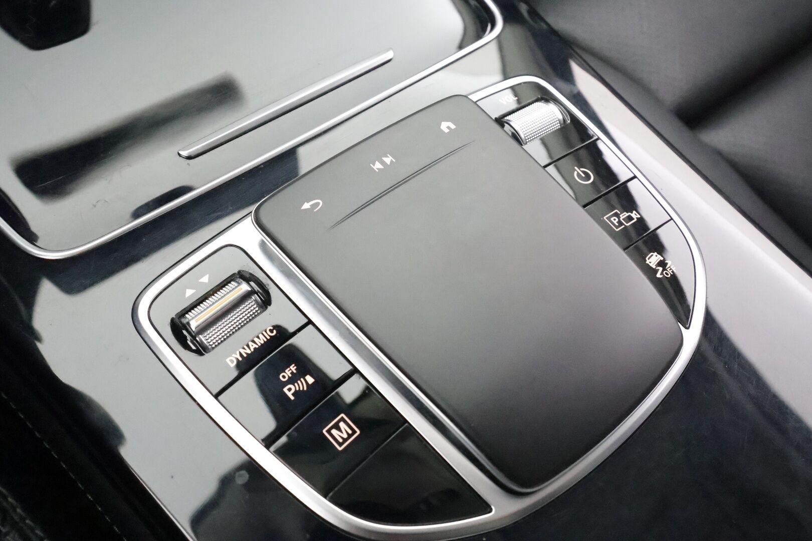 Mercedes-Benz GLC 2021 300e 4MATIC A Business EQ Power * Burmester / Distronic / Muistinahat / LED-High Performance / P.kamera / Koukku * - 1-om Suomi-auto / Akku kuntotarkastettu / 2x Latauskaapelit / Kahdet renkaat