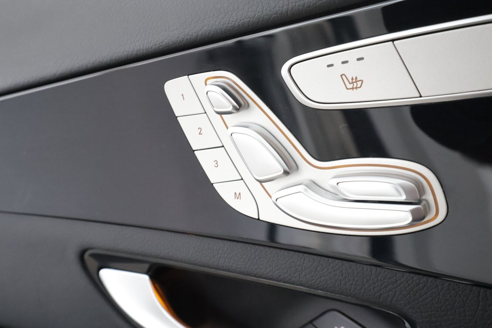 Mercedes-Benz GLC 2021 300e 4MATIC A Business EQ Power * Burmester / Distronic / Muistinahat / LED-High Performance / P.kamera / Koukku * - 1-om Suomi-auto / Akku kuntotarkastettu / 2x Latauskaapelit / Kahdet renkaat