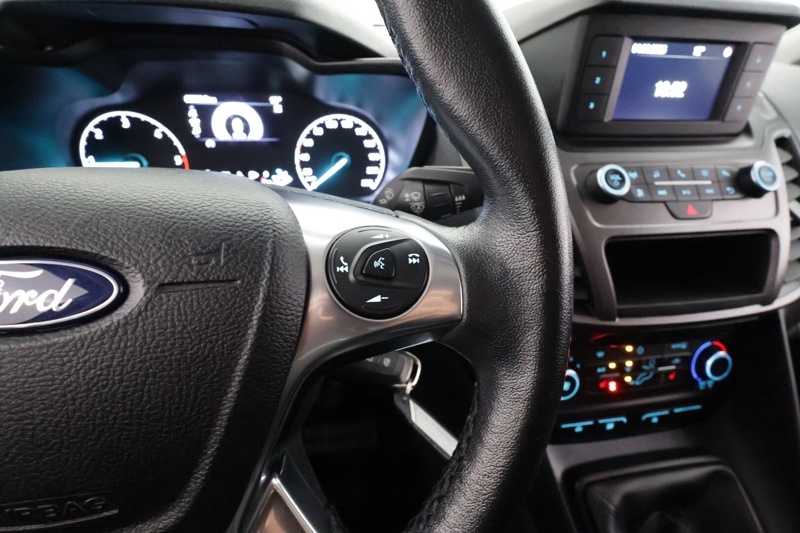 Ford Transit Connect 2021 240 1,5 TDCi 120 hv M6 Trend L2 * Vakkari / P.tutka / Webasto / Koukku / Bluetooth * - 1.Om Suomi-auto / Kahdet Renkaat