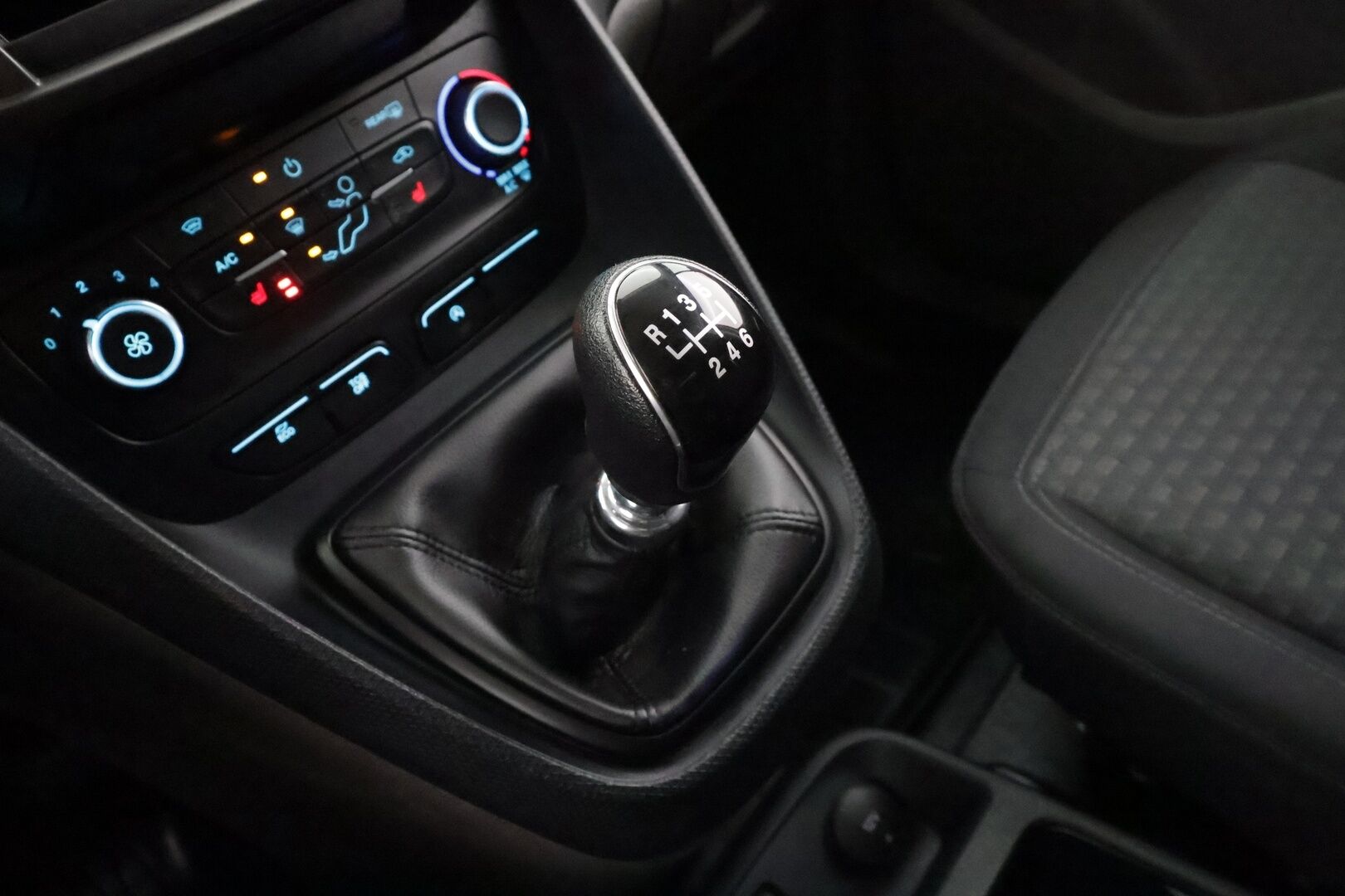 Ford Transit Connect 2021 240 1,5 TDCi 120 hv M6 Trend L2 * Vakkari / P.tutka / Webasto / Koukku / Bluetooth * - 1.Om Suomi-auto / Kahdet Renkaat