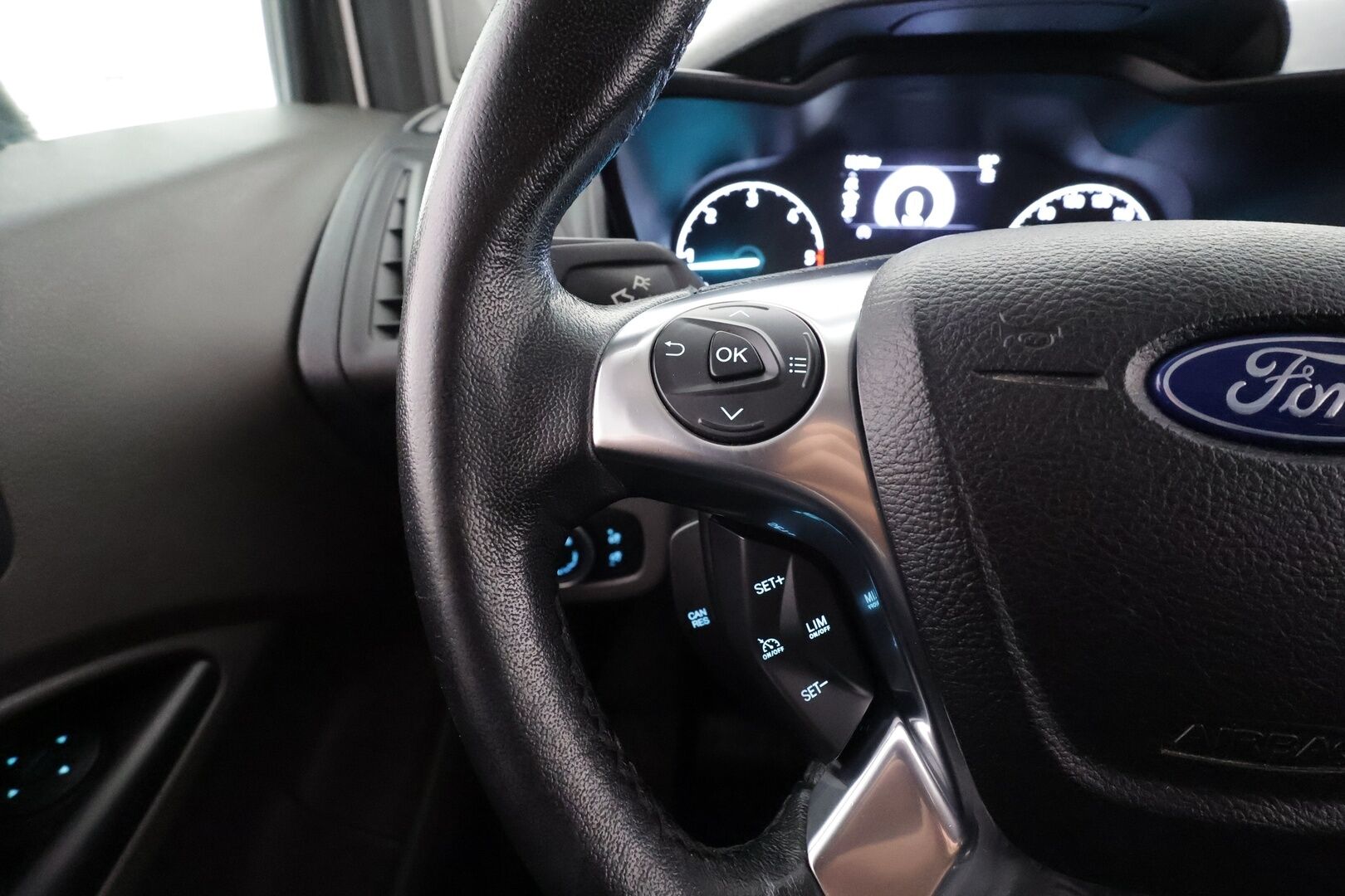 Ford Transit Connect 2021 240 1,5 TDCi 120 hv M6 Trend L2 * Vakkari / P.tutka / Webasto / Koukku / Bluetooth * - 1.Om Suomi-auto / Kahdet Renkaat