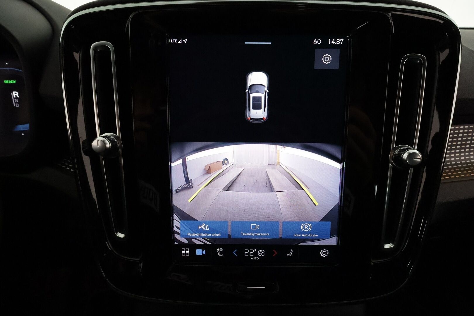 Volvo XC40 2021 P8 AWD R-Design aut **Lämpöpumppu / ACC / LED / Sporttipenkki Muistilla / P.kamera / Navi / Kaistavahti / KeylessGO** - 1-om Suomi-auto / 2x Latauskaapelit / Kahdet Renkaat / Merkkihuollettu! / Akkutarkastettu kunto 94,7% - HULLUT JOULUT KORKOTARJOUS 2,49% 