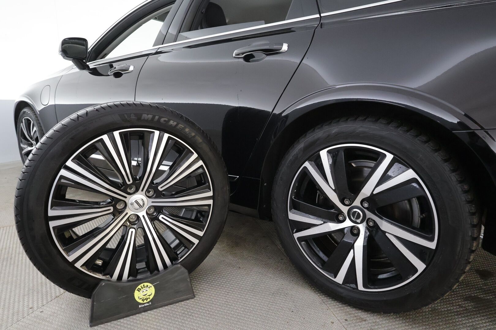 Volvo V90 2021 T8 TwE AWD Inscription aut * Webasto / ACC / LED / P.Kamera / Sportnahat Muistilla / Navi / Kaistavahti * - 1-om Suomi-auto / 2x Latauskaapelit / Kahdet renkaat / Merkkihuollot