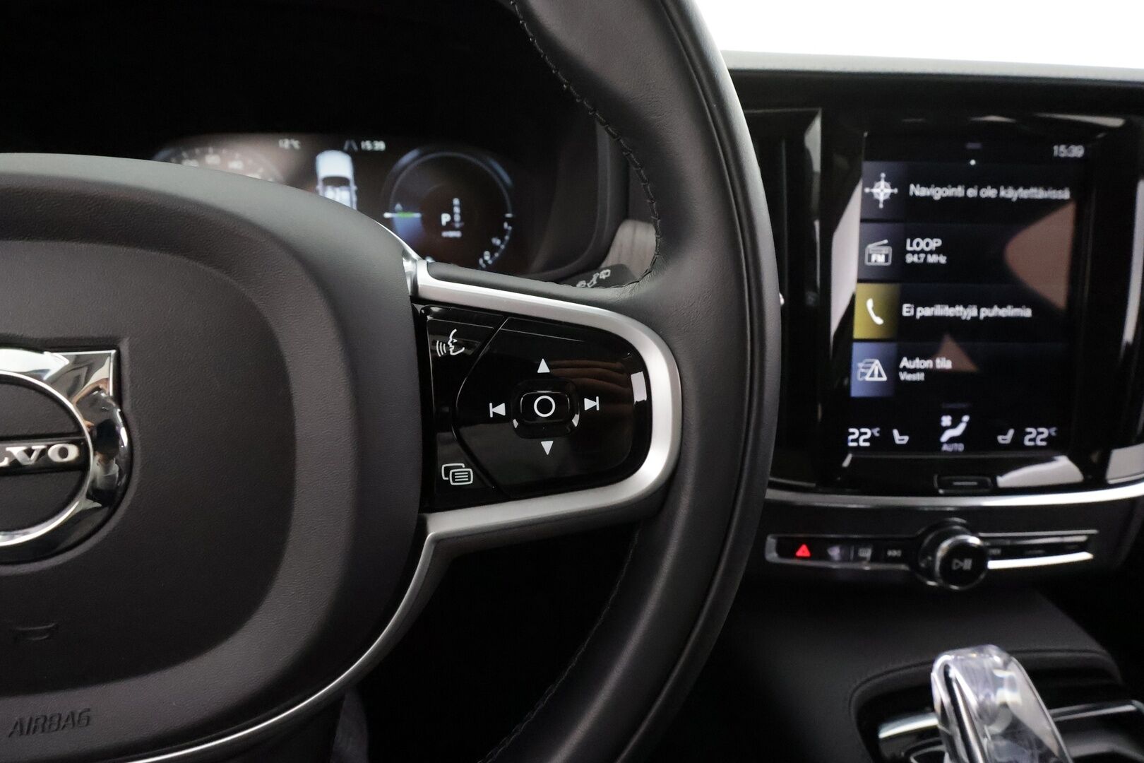 Volvo V90 2021 T8 TwE AWD Inscription aut * Webasto / ACC / LED / P.Kamera / Sportnahat Muistilla / Navi / Kaistavahti * - 1-om Suomi-auto / 2x Latauskaapelit / Kahdet renkaat / Merkkihuollot