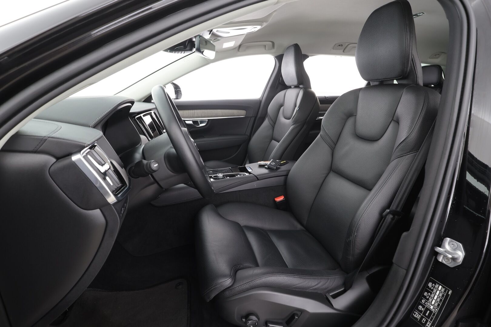 Volvo V90 2021 T8 TwE AWD Inscription aut * Webasto / ACC / LED / P.Kamera / Sportnahat Muistilla / Navi / Kaistavahti * - 1-om Suomi-auto / 2x Latauskaapelit / Kahdet renkaat / Merkkihuollot