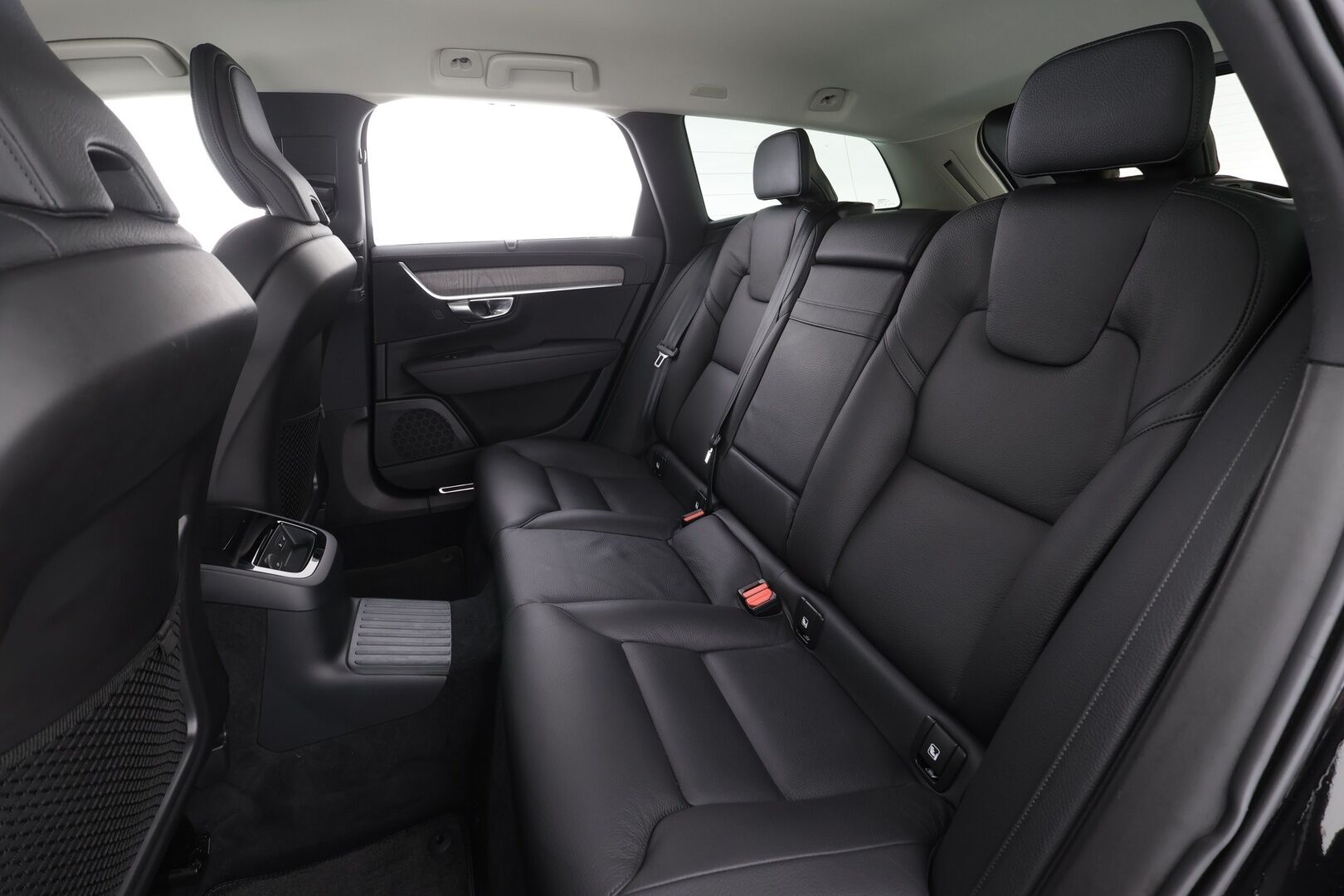 Volvo V90 2021 T8 TwE AWD Inscription aut * Webasto / ACC / LED / P.Kamera / Sportnahat Muistilla / Navi / Kaistavahti * - 1-om Suomi-auto / 2x Latauskaapelit / Kahdet renkaat / Merkkihuollot