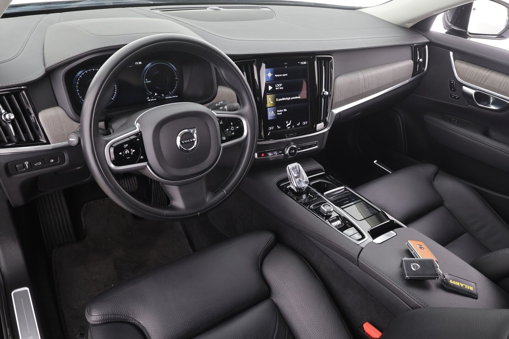 Volvo V90 2021 T8 TwE AWD Inscription aut * Webasto / ACC / LED / P.Kamera / Sportnahat Muistilla / Navi / Kaistavahti * - 1-om Suomi-auto / 2x Latauskaapelit / Kahdet renkaat / Merkkihuollot