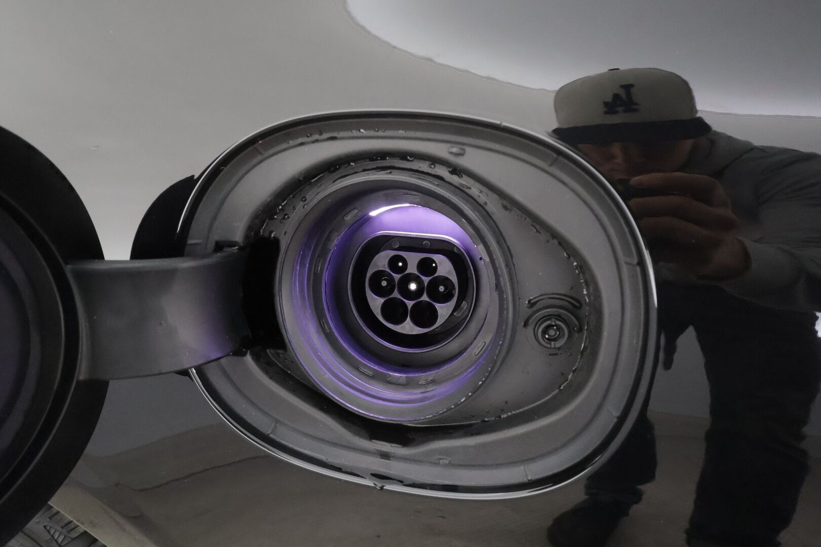 Volvo V90 2021 T8 TwE AWD Inscription aut * Webasto / ACC / LED / P.Kamera / Sportnahat Muistilla / Navi / Kaistavahti * - 1-om Suomi-auto / 2x Latauskaapelit / Kahdet renkaat / Merkkihuollot