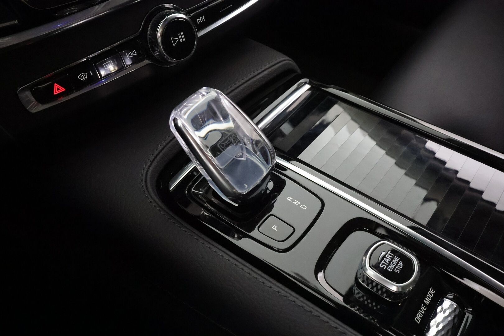 Volvo V90 2021 T8 TwE AWD Inscription aut * Webasto / ACC / LED / P.Kamera / Sportnahat Muistilla / Navi / Kaistavahti * - 1-om Suomi-auto / 2x Latauskaapelit / Kahdet renkaat / Merkkihuollot