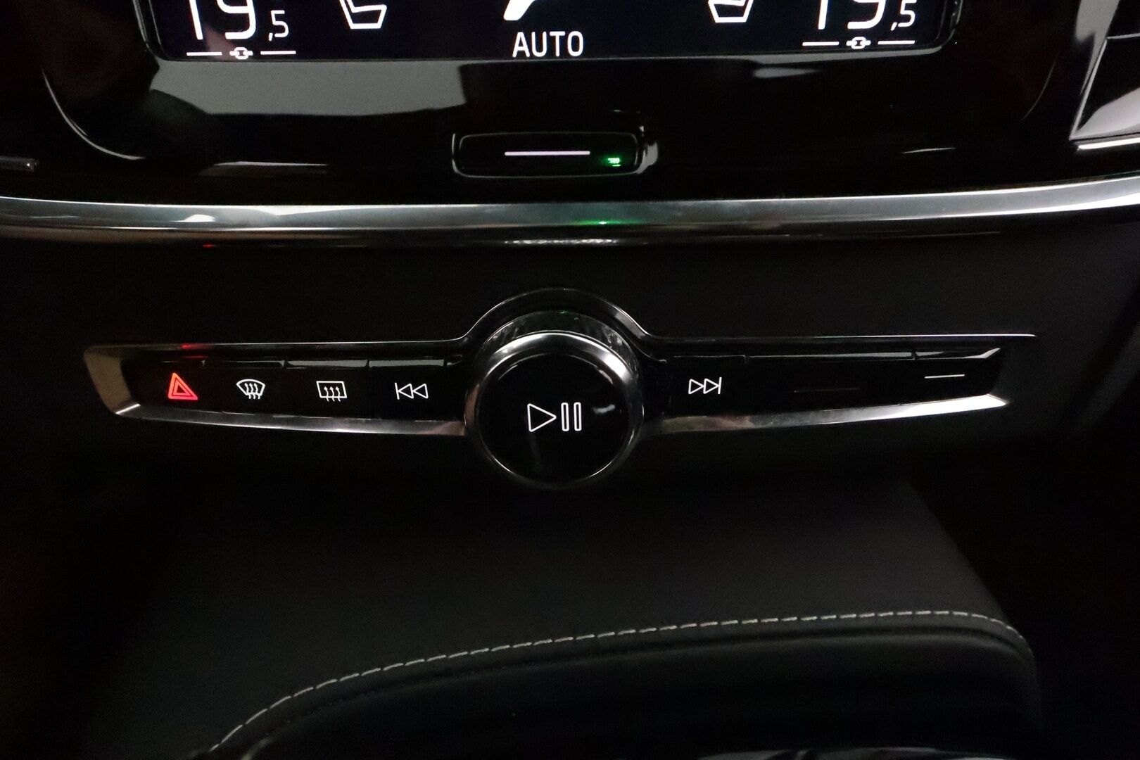 Volvo V90 2021 T6 TwE AWD R-Design aut **Adapt.vakkari / H&K / Webasto / Koukku / P.kamera / Muistipenkit / Full LED / Navi** - 3,99 % KORKOTARJOUS TÄHÄN AUTOON - 1.Om Suomi-auto / Merkkihuollettu / Kahdet renkaat aluvanteilla / Sporttipenkit / Nahka-Alcantara / BLIS