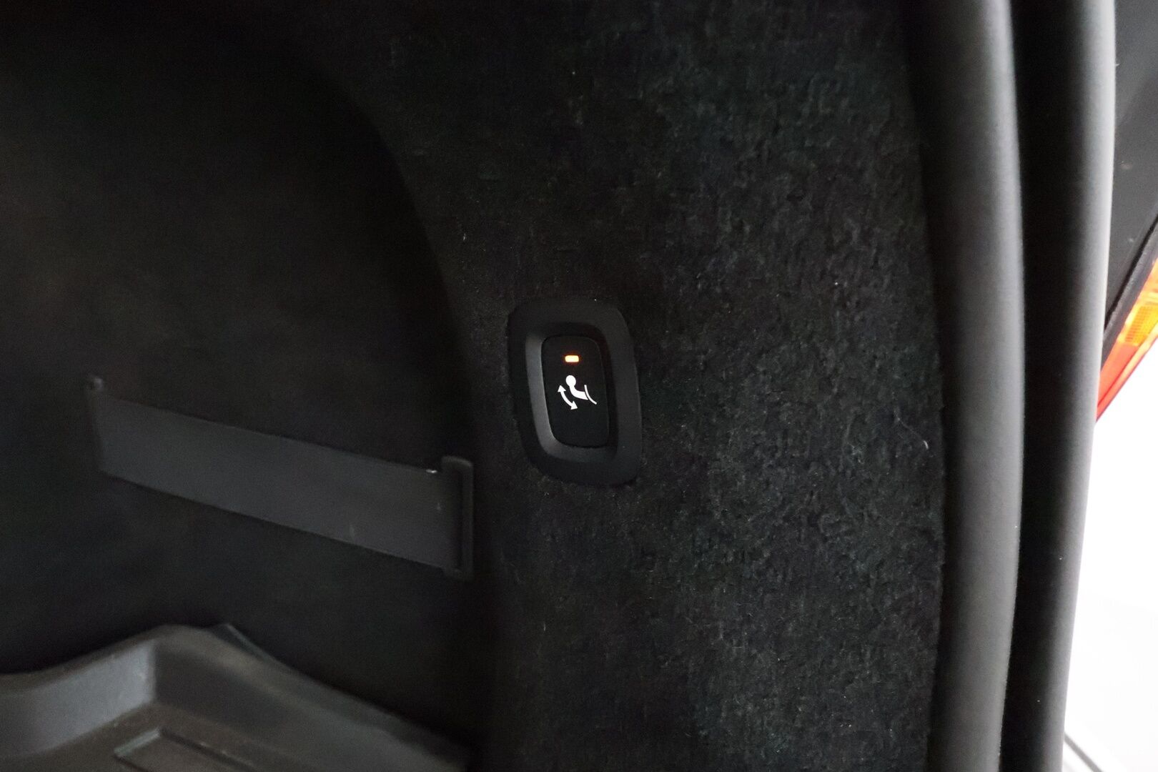 Volvo V90 2021 T6 TwE AWD R-Design aut **Adapt.vakkari / H&K / Webasto / Koukku / P.kamera / Muistipenkit / Full LED / Navi** - 3,99 % KORKOTARJOUS TÄHÄN AUTOON - 1.Om Suomi-auto / Merkkihuollettu / Kahdet renkaat aluvanteilla / Sporttipenkit / Nahka-Alcantara / BLIS