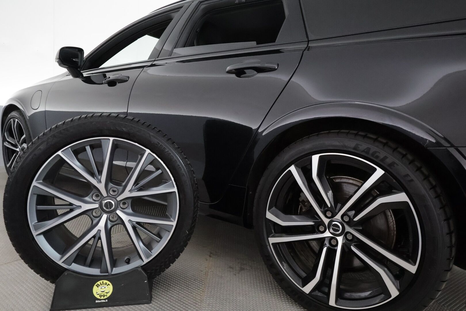 Volvo V90 2021 T6 TwE AWD R-Design aut **Adapt.vakkari / H&K / Webasto / Koukku / P.kamera / Muistipenkit / Full LED / Navi** - 3,99 % KORKOTARJOUS TÄHÄN AUTOON - 1.Om Suomi-auto / Merkkihuollettu / Kahdet renkaat aluvanteilla / Sporttipenkit / Nahka-Alcantara / BLIS