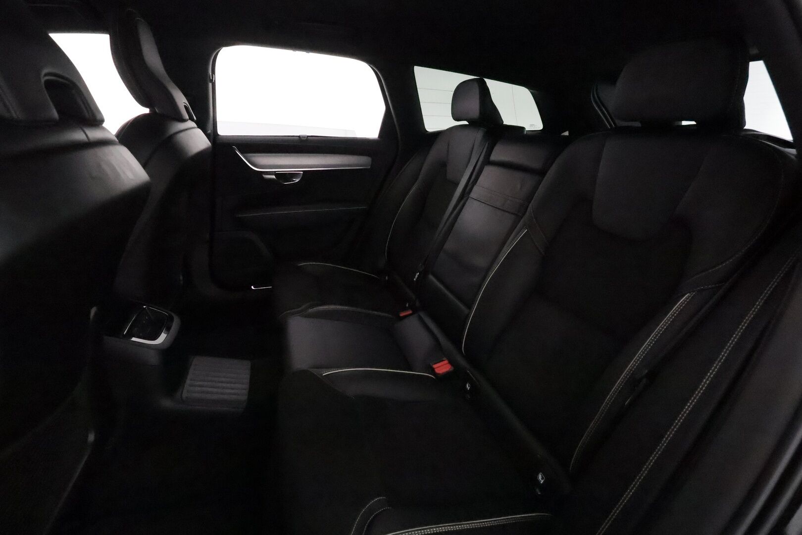 Volvo V90 2021 T6 TwE AWD R-Design aut **Adapt.vakkari / H&K / Webasto / Koukku / P.kamera / Muistipenkit / Full LED / Navi** - 3,99 % KORKOTARJOUS TÄHÄN AUTOON - 1.Om Suomi-auto / Merkkihuollettu / Kahdet renkaat aluvanteilla / Sporttipenkit / Nahka-Alcantara / BLIS
