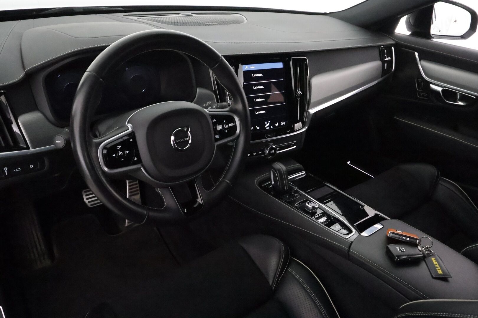 Volvo V90 2021 T6 TwE AWD R-Design aut **Adapt.vakkari / H&K / Webasto / Koukku / P.kamera / Muistipenkit / Full LED / Navi** - 3,99 % KORKOTARJOUS TÄHÄN AUTOON - 1.Om Suomi-auto / Merkkihuollettu / Kahdet renkaat aluvanteilla / Sporttipenkit / Nahka-Alcantara / BLIS