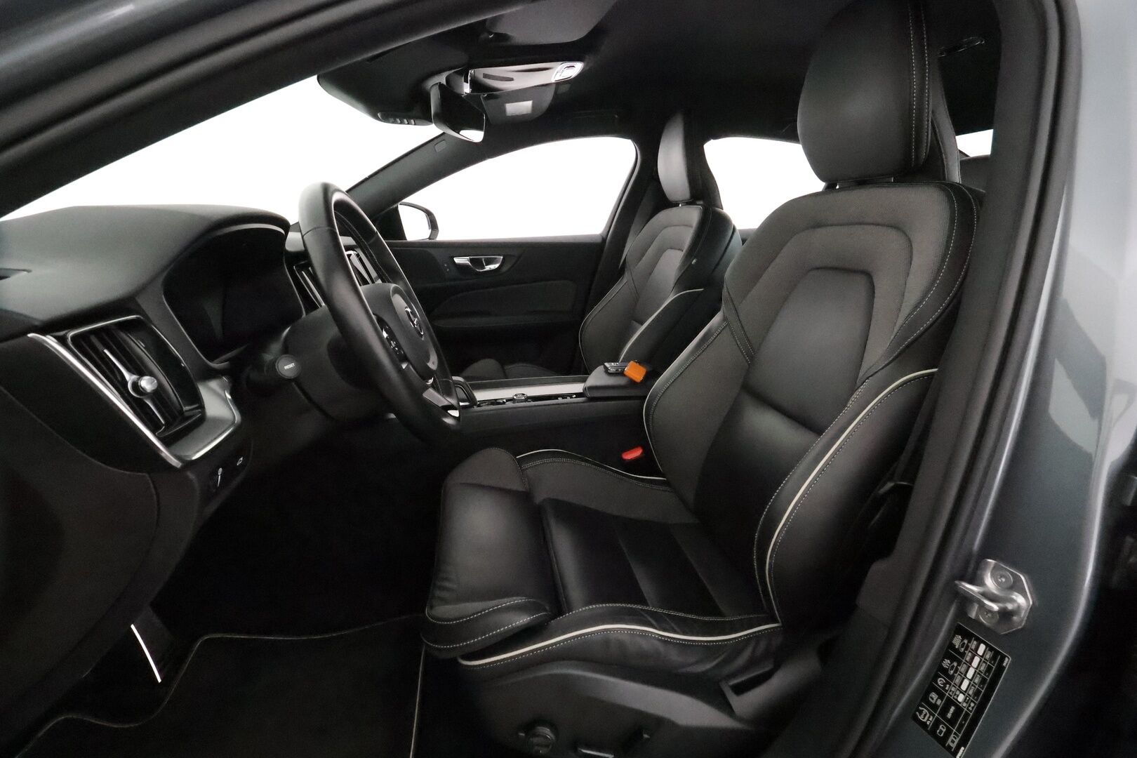 Volvo S60 2021 B5 MHEV Business R-Design aut **Webasto / Adapt.Vakkari / Full-LED / Sporttipenkki Muistilla / P.Kamera / Navi** - 1-om Suomi-auto / Kahdet Renkaat / Merkkihuollettu!