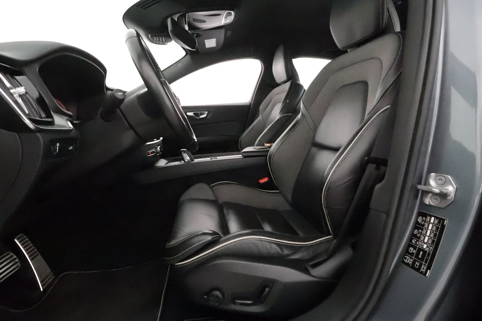Volvo S60 2021 B5 MHEV Business R-Design aut **Webasto / Koukku / Adapt.Vakkari / Full-LED / P.Kamera / Sporttipenkki Muistilla** - Suomi-auto / Kahdet Renkaat