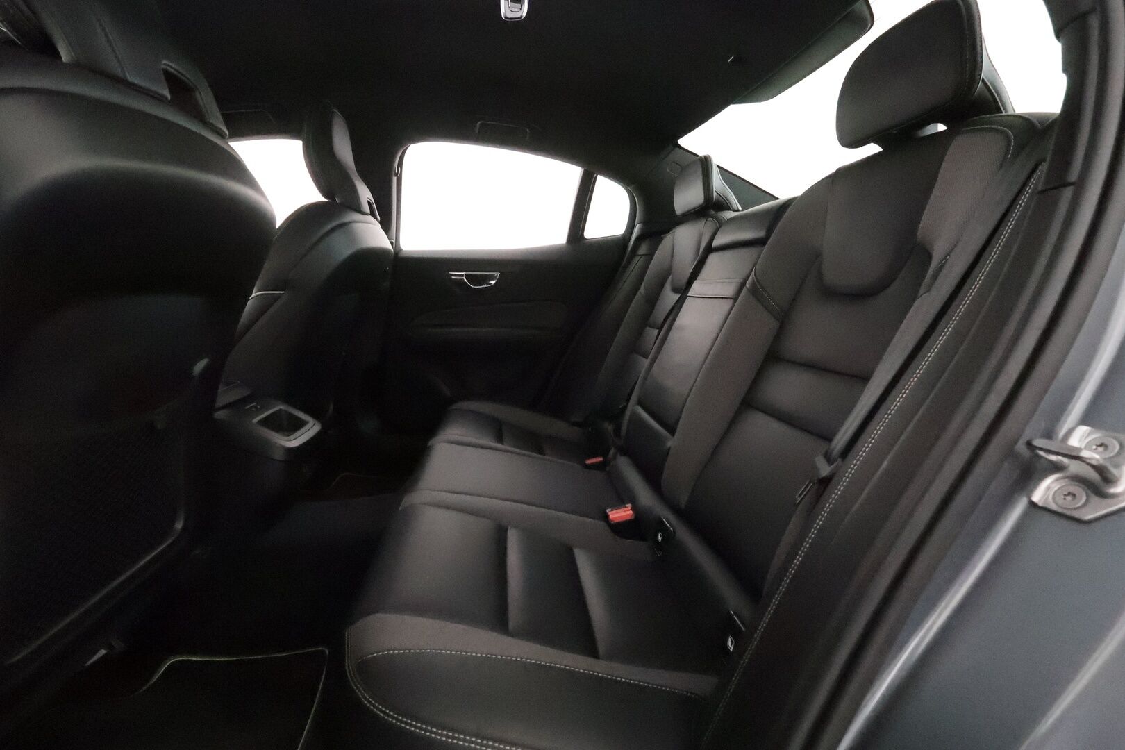 Volvo S60 2021 B5 MHEV Business R-Design aut **Webasto / Koukku / Adapt.Vakkari / Full-LED / P.Kamera / Sporttipenkki Muistilla** - Suomi-auto / Kahdet Renkaat