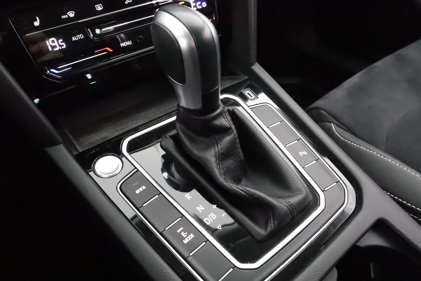 Volkswagen Passat 2021 Variant GTE Premium Plug-In Hybrid 160 kW DSG *Webasto / ACC / P-Kamera / IQ Light / Keyless / Navi* - Koti & kauppalaturi / 1.Om Suomi-auto / Merkkihuollettu 