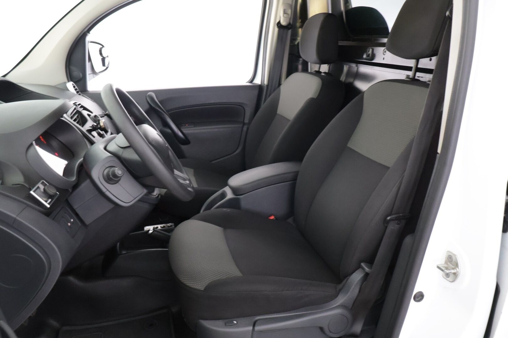 Renault Kangoo 2021 Express dCi 95 3m3 ** ALV / Webasto / Koukku / P-kamera **