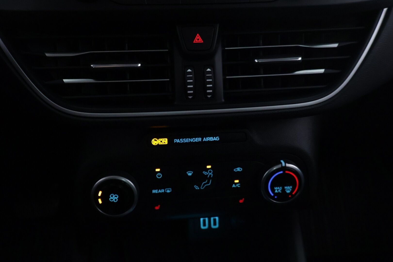 Ford Focus 2021 1,0 EcoBoost 125hv A8 Trend ** Tehdasuusi moottori alle 20tkm! / Adapt.vakkari / P.Kamera / Uudet kesärenkaat! ** - Uusi moottori laitettu kesällä 2025! / Uudet kesärenkaat kaupan päälle!